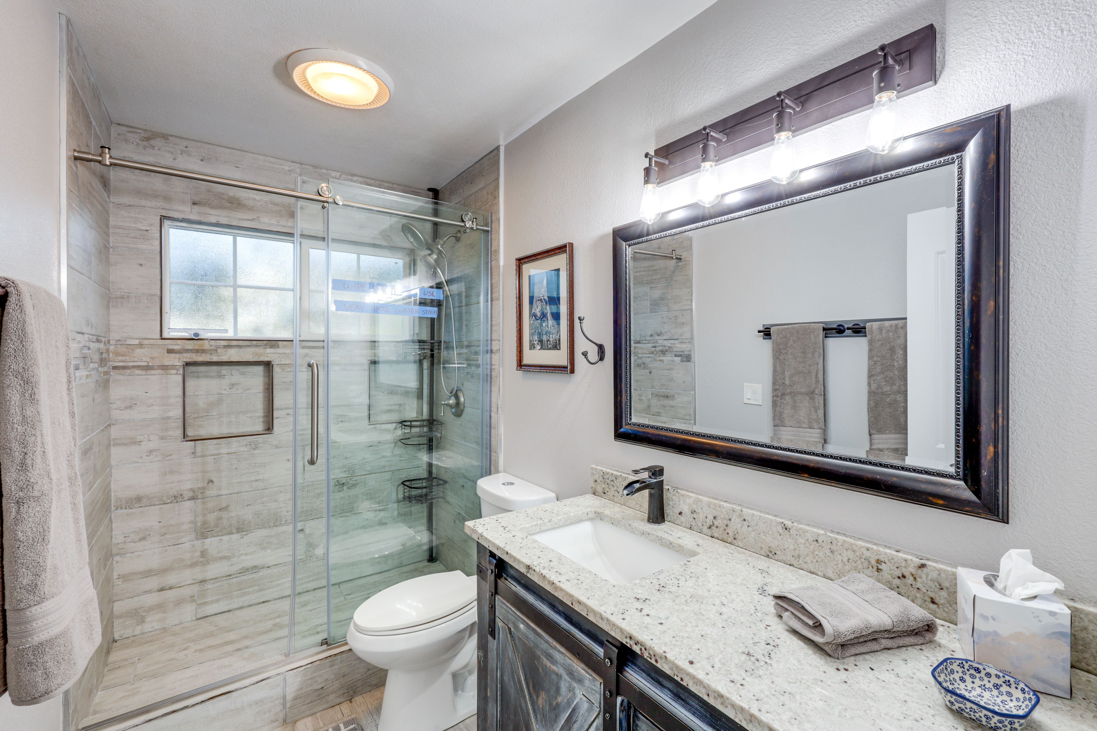 Full Bathroom | Complimentary Toiletries