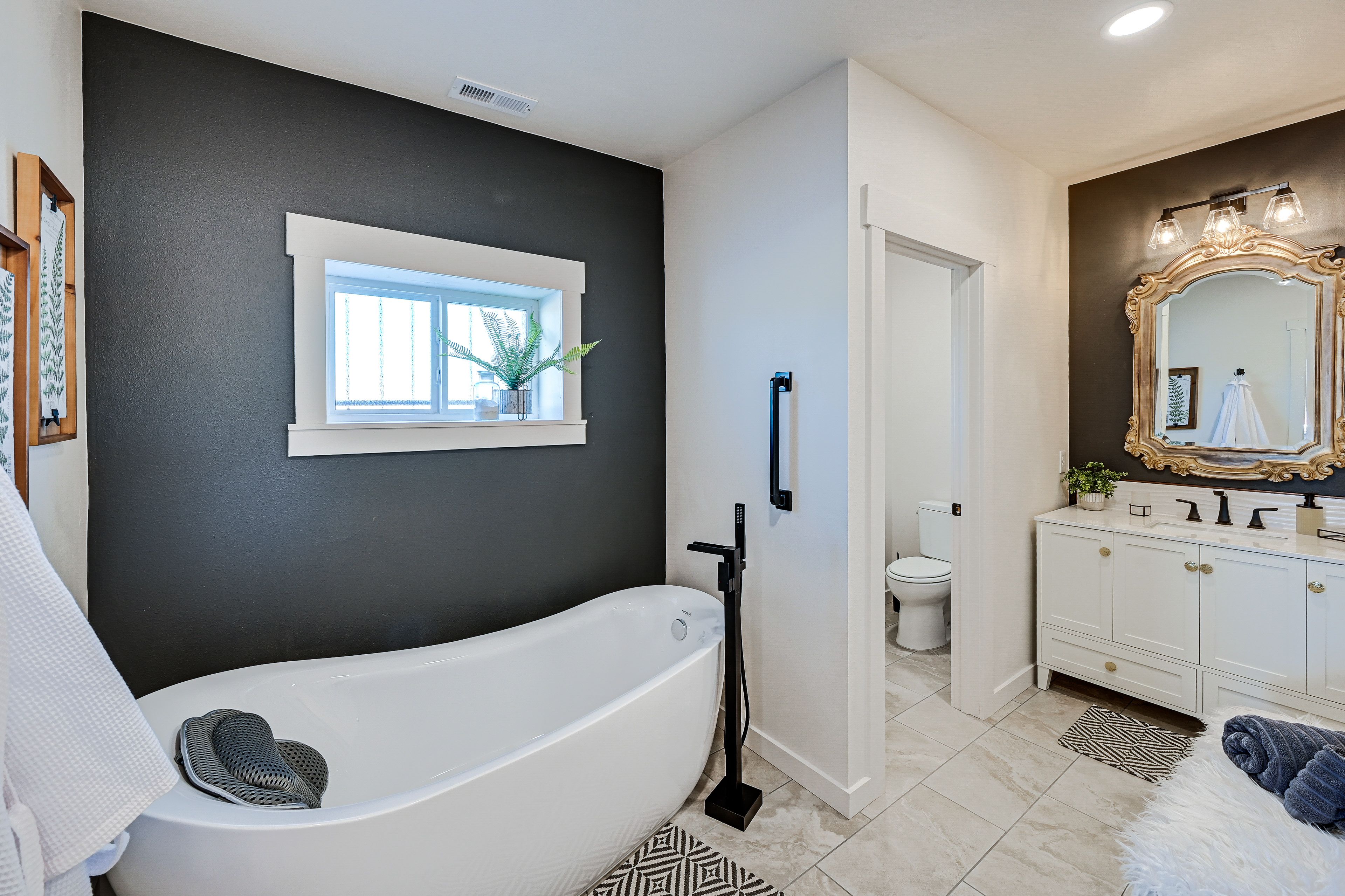 En-Suite Bathroom | Hair Dryer | Towels