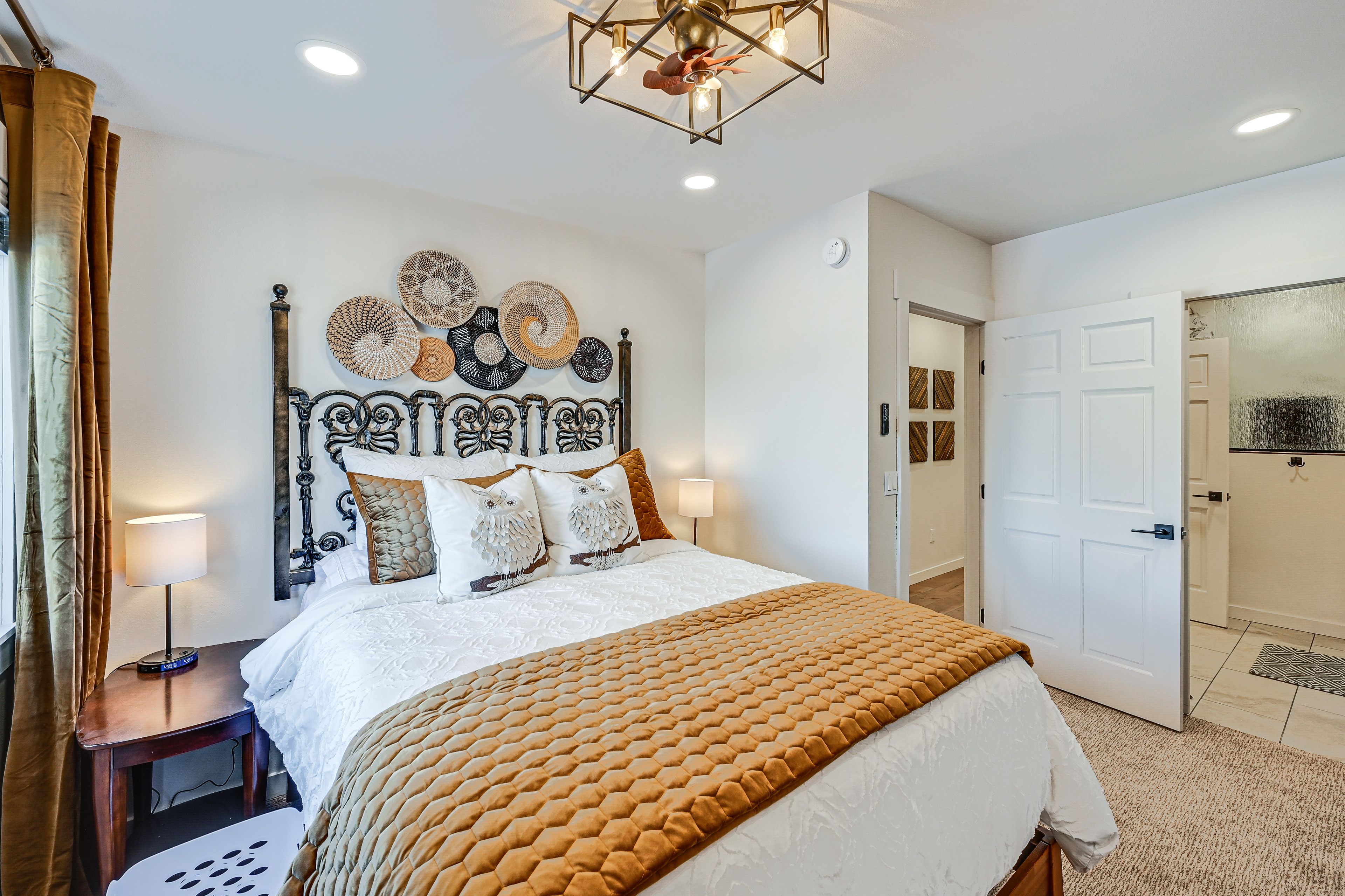 Bedroom Suite 2 | Queen Bed