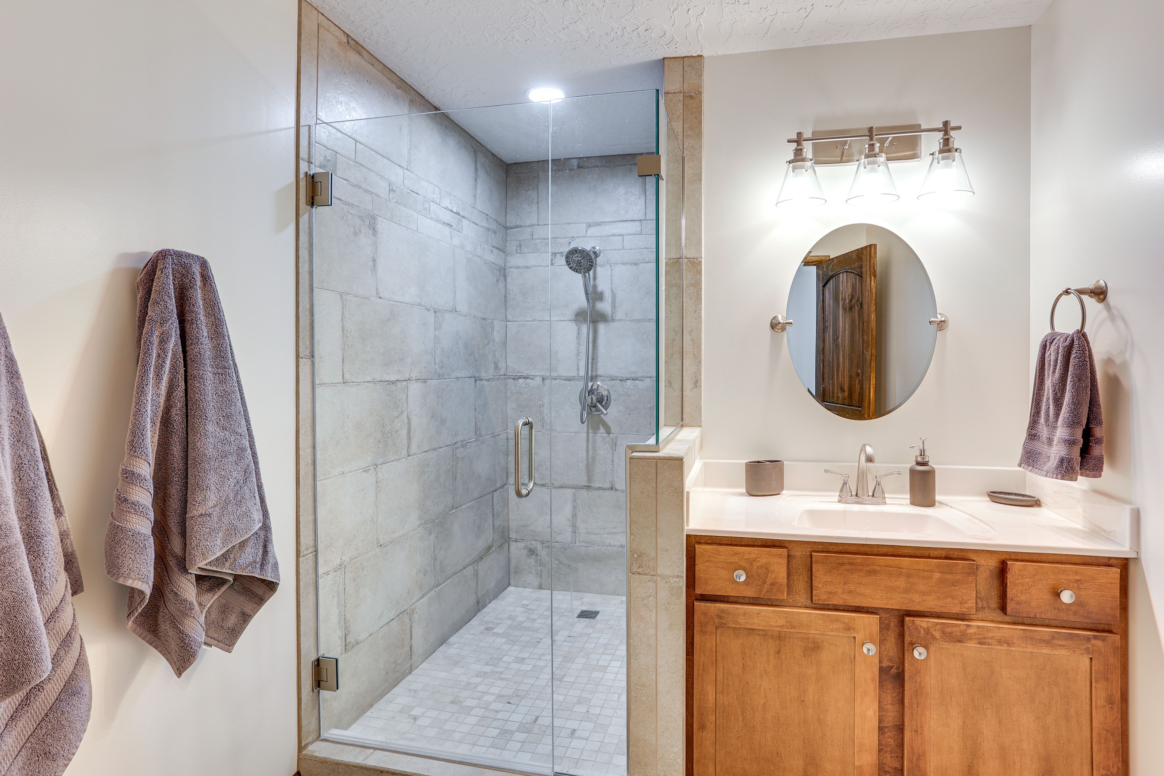 Full Bathroom | Main Level | Complimentary Toiletries