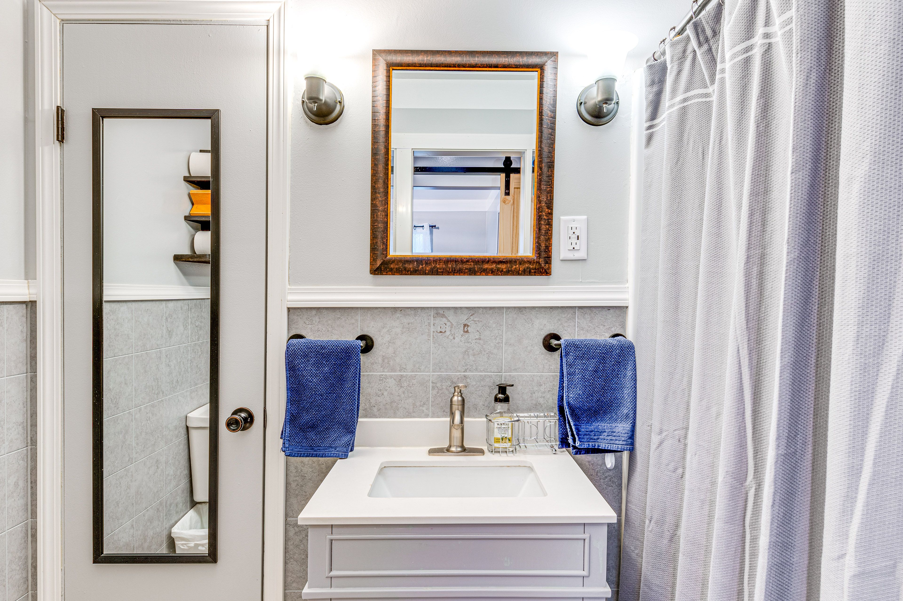 Full Bathroom | Complimentary Toiletries