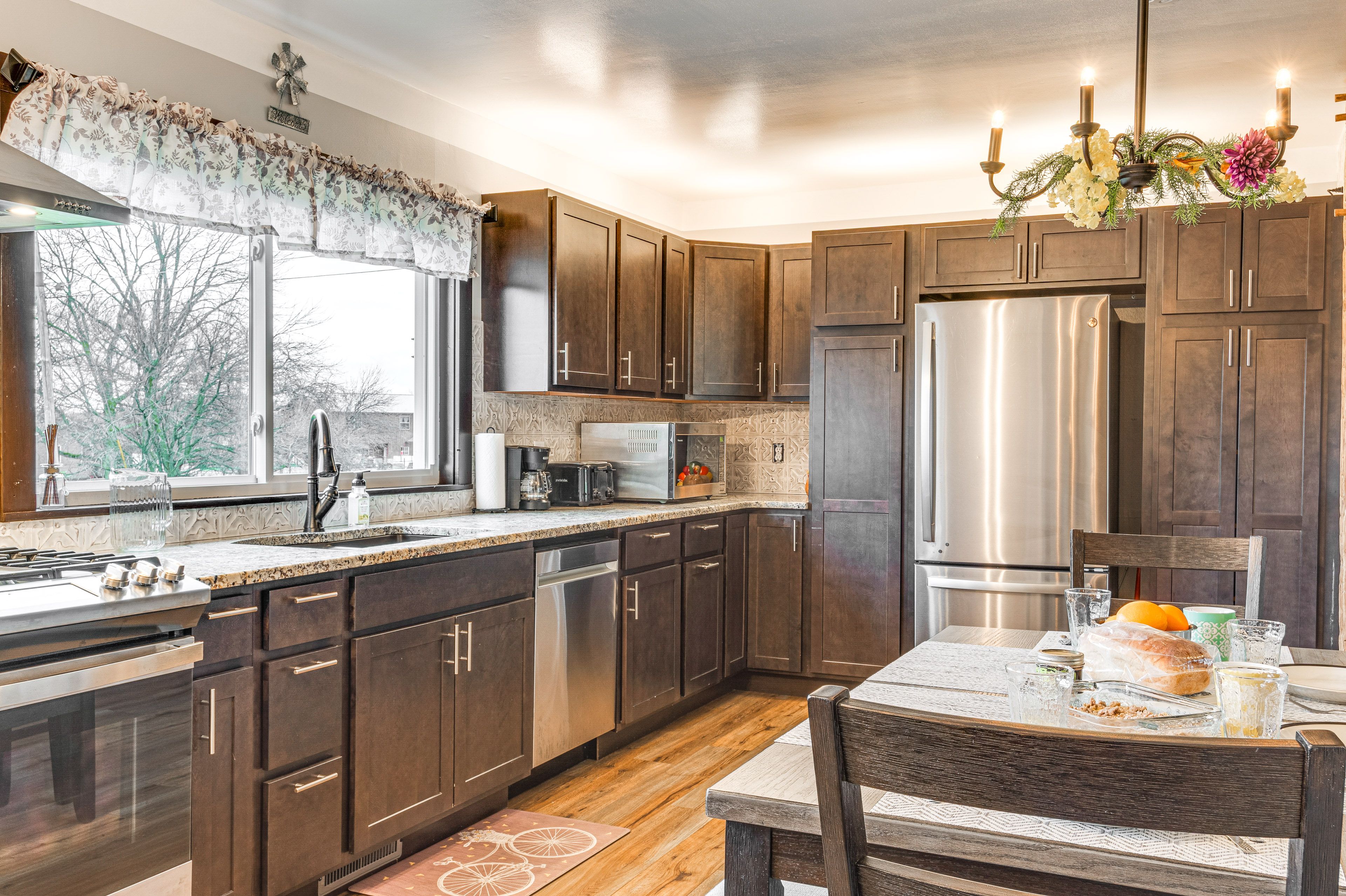 Eat-In Kitchen | Trash Bags & Paper Towels