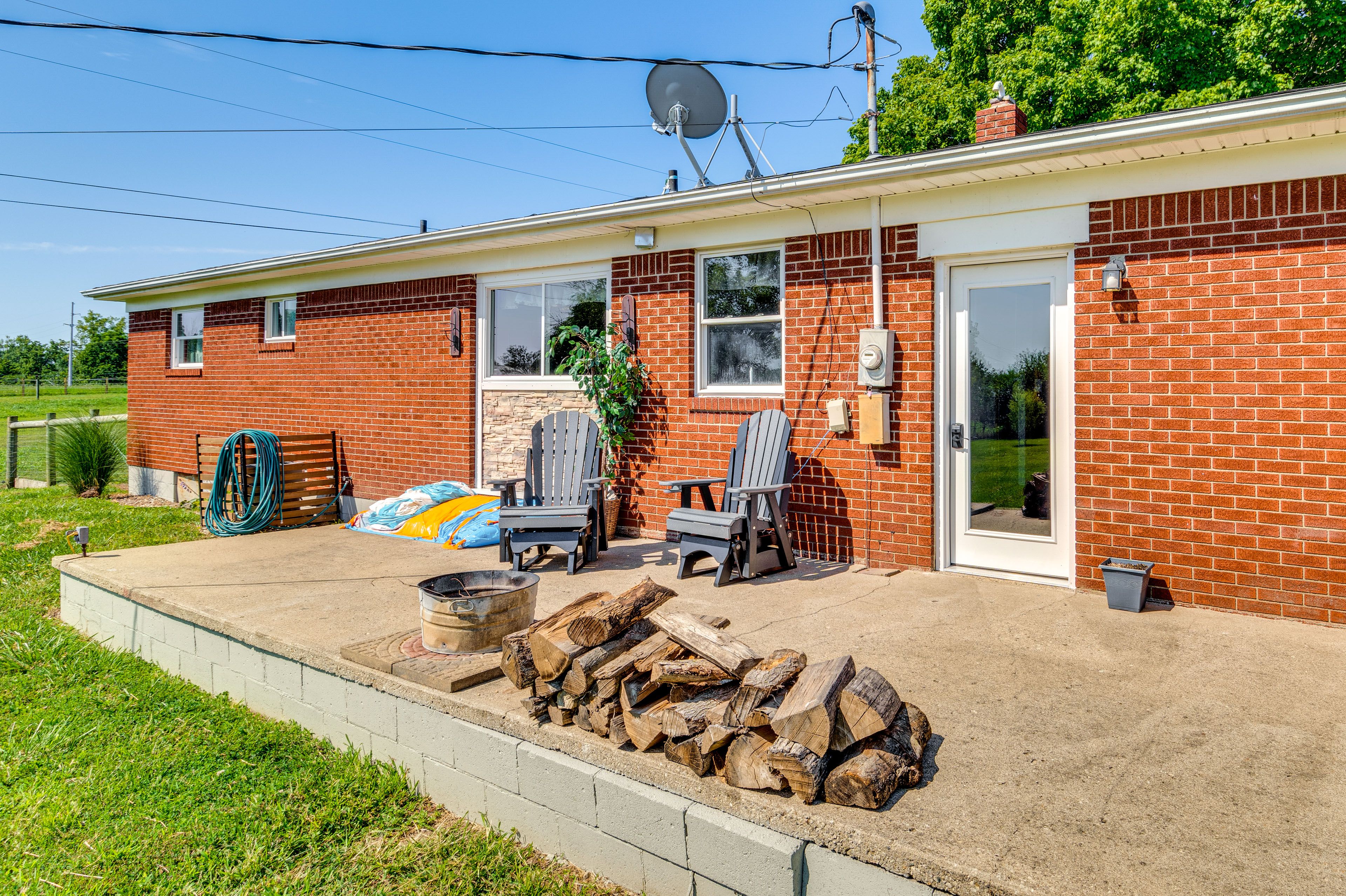 Richmond Vacation Rental | 2BR | 1.5BA | 2 Steps Required | 960 Sq Ft