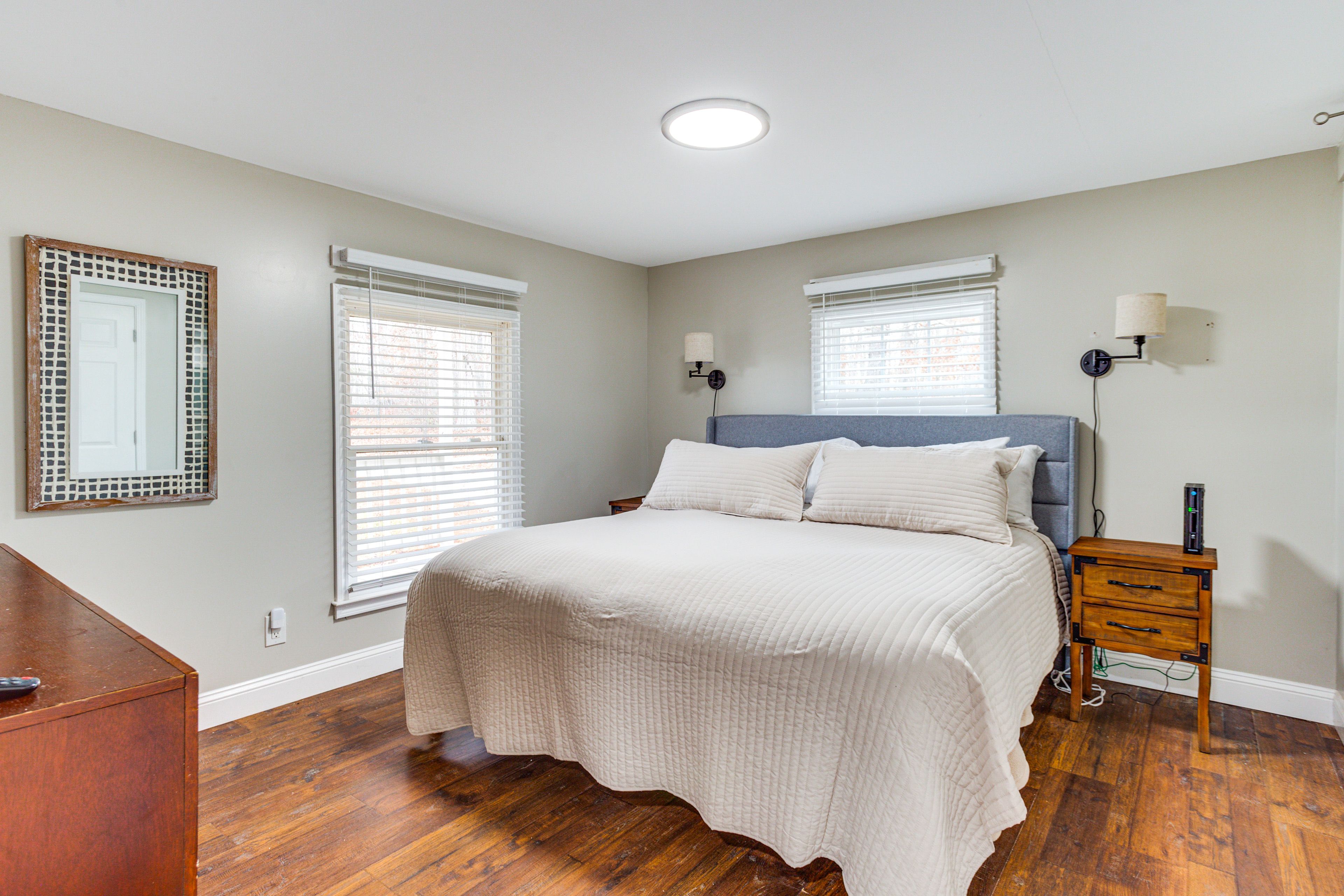 Bedroom 1 | Queen Bed | Smart TV w/ Cable | Linens Provided