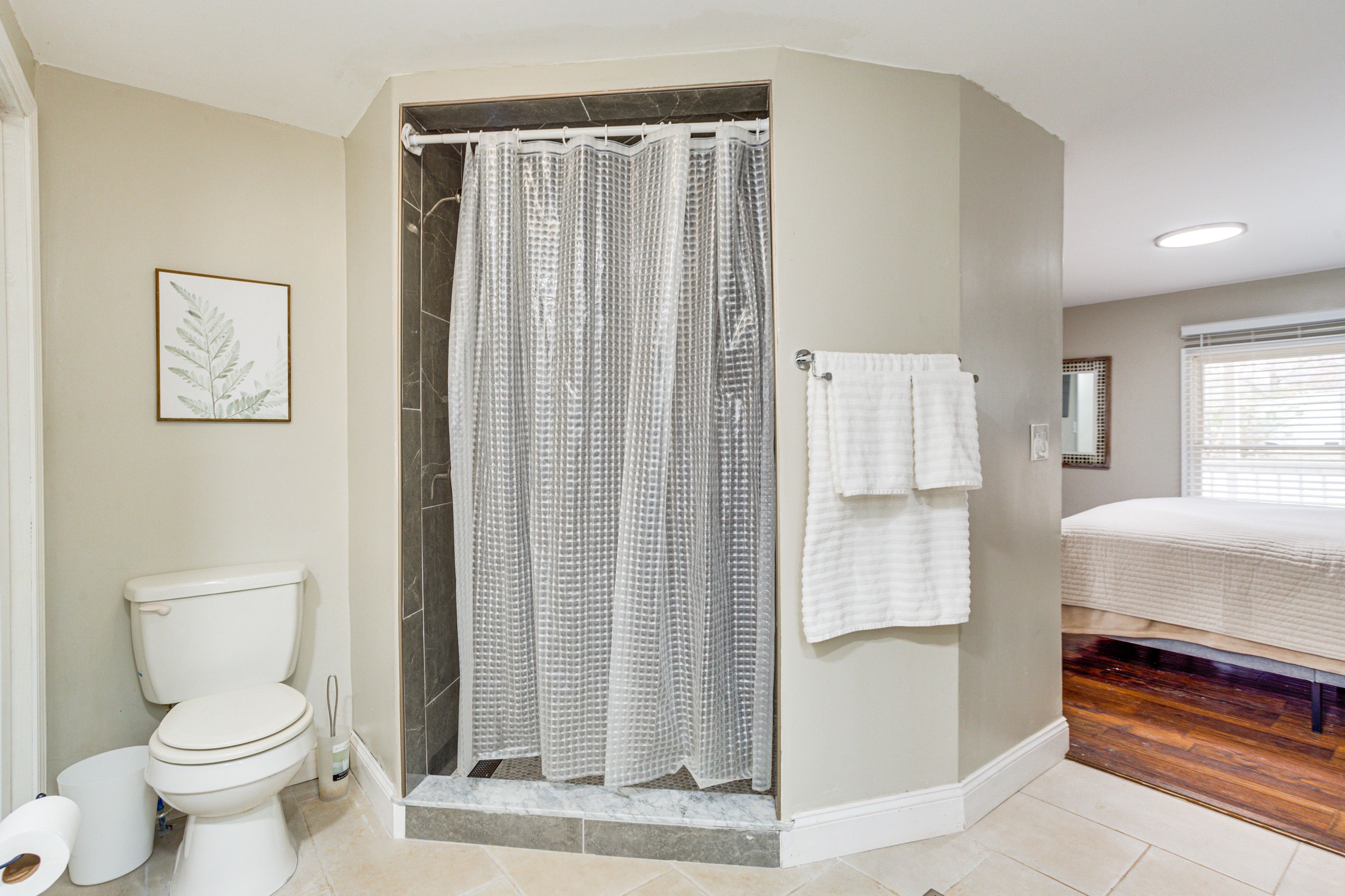 En-Suite Bathroom | Towels Provided | Complimentary Toiletries