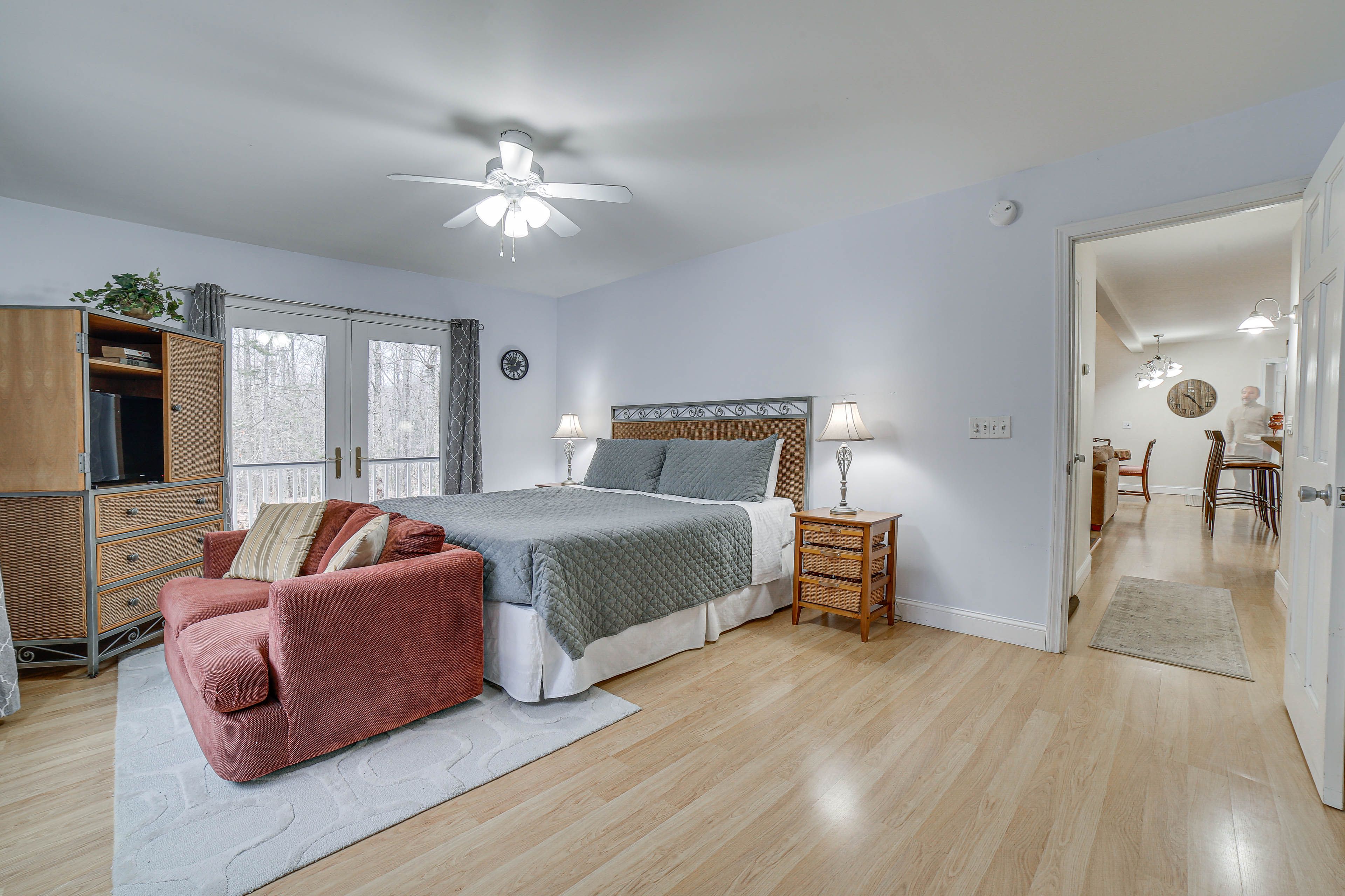 Bedroom 1 | King Bed | Linens Provided | 1st Floor | Smart TV