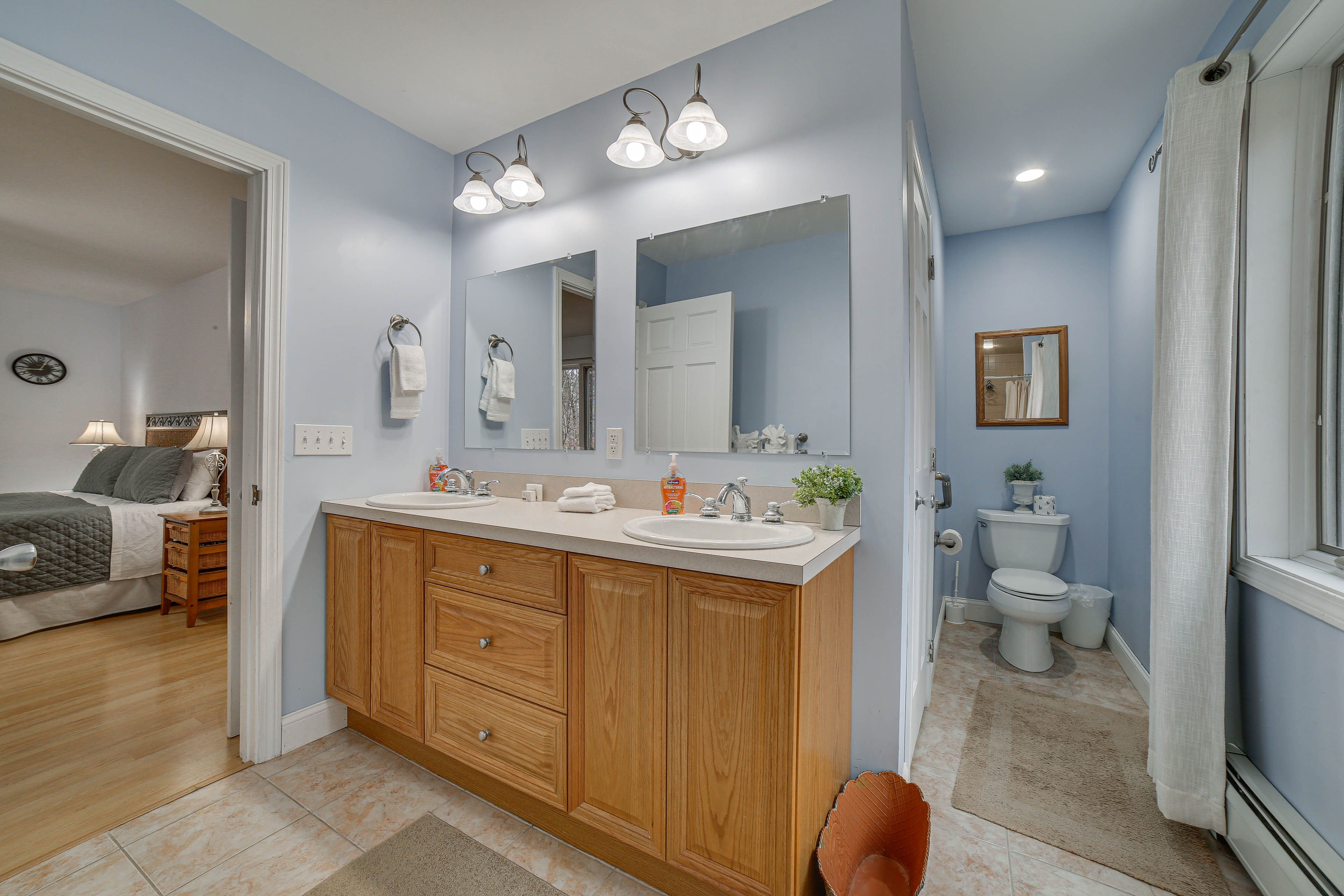 Bathroom | Complimentary Toiletries | Towels Provided | 1st Floor