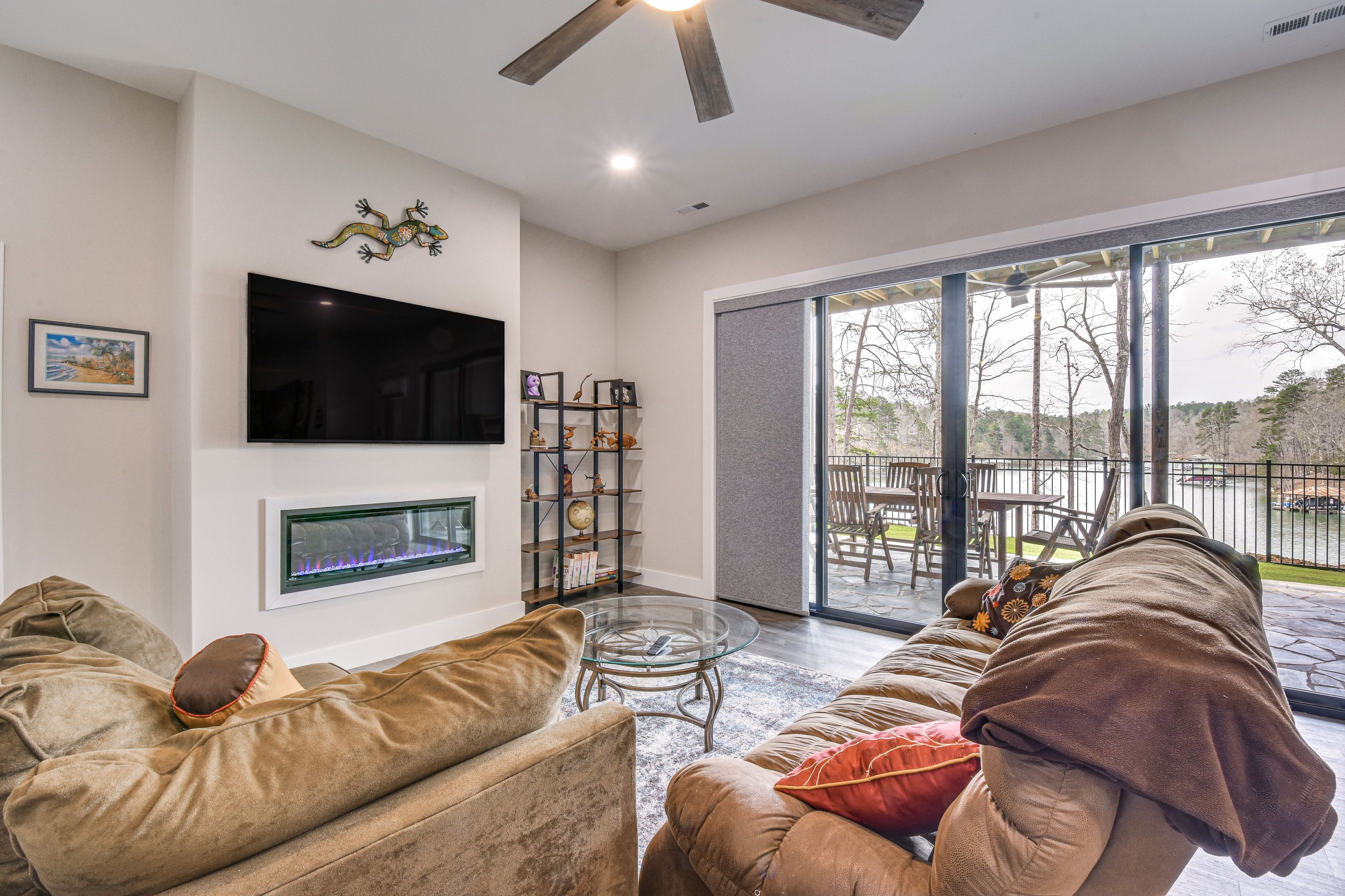 Living Room | Smart TV | Free WiFi | Electric Fireplace | Single-Story Unit