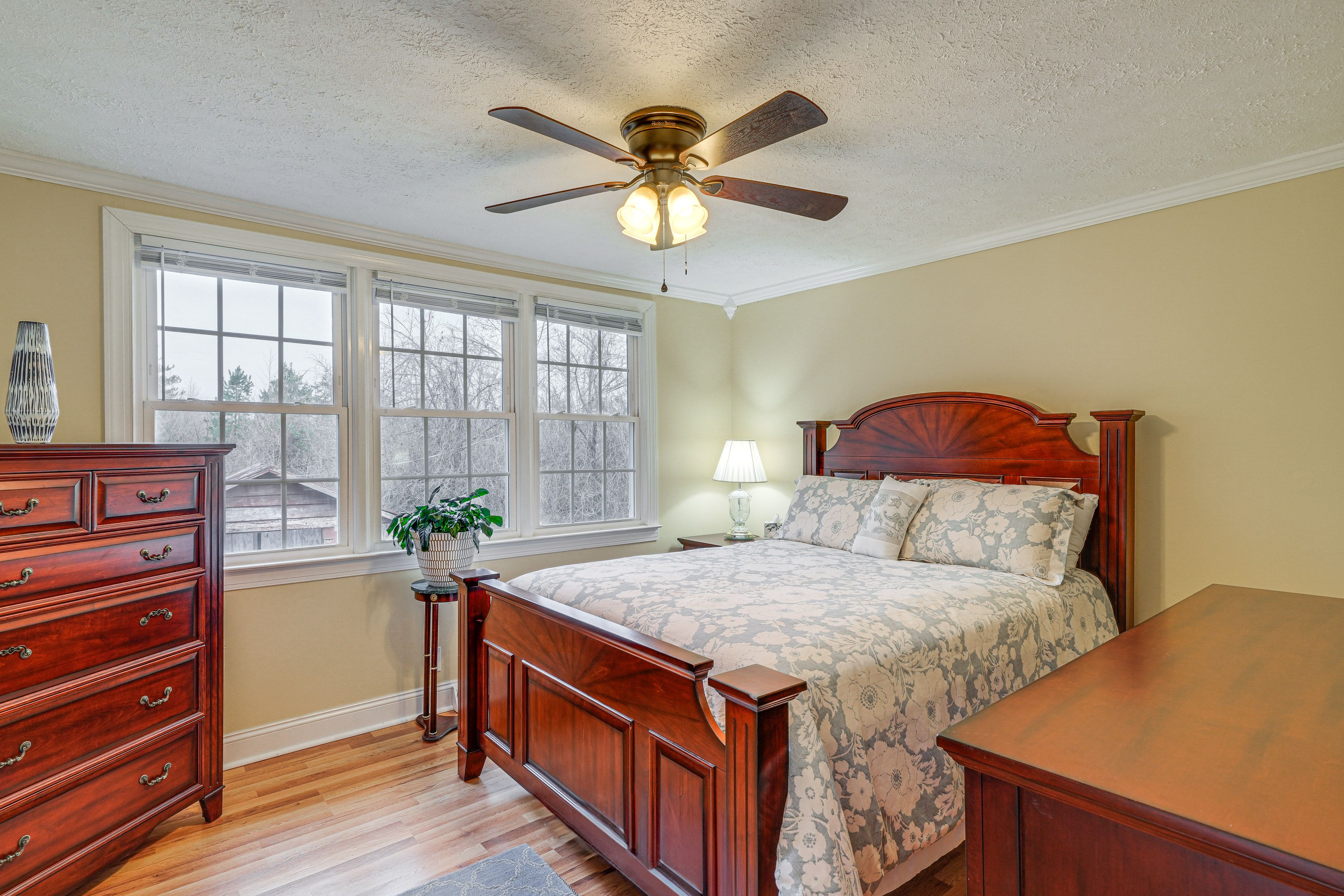 Bedroom 2 | Queen Bed