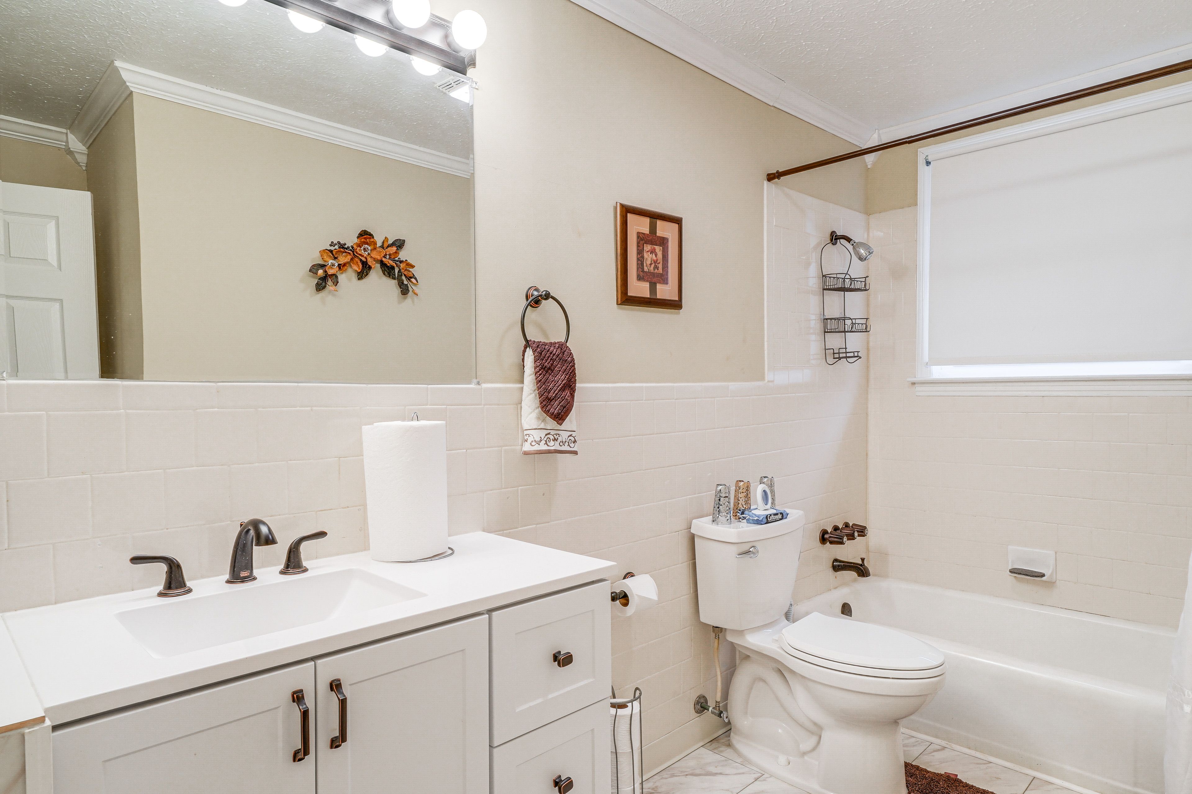 Full Bathroom | Towels Provided | Complimentary Toiletries | Hair Dryer