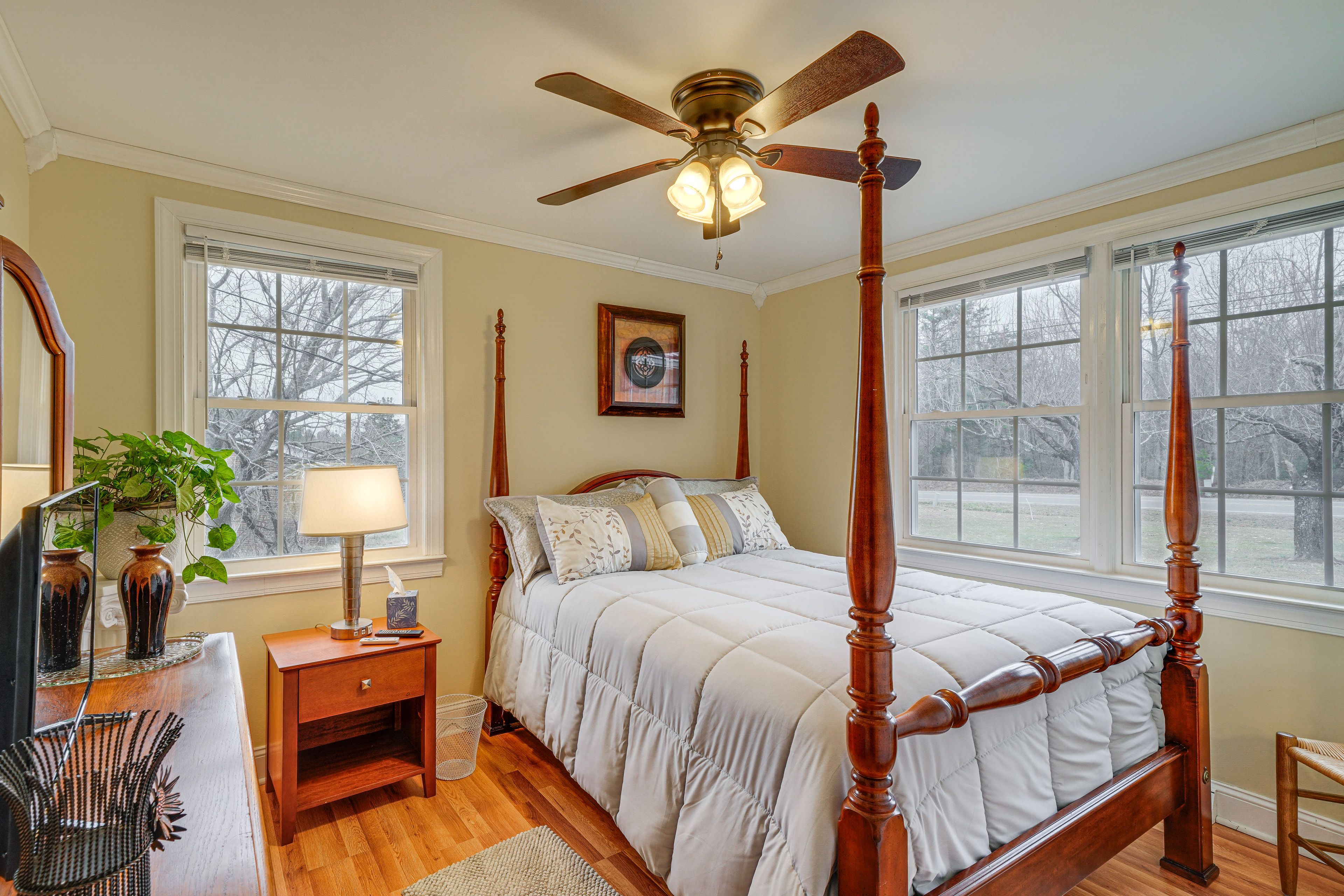 Bedroom 1 | Queen Bed | Smart TV | Linens Provided