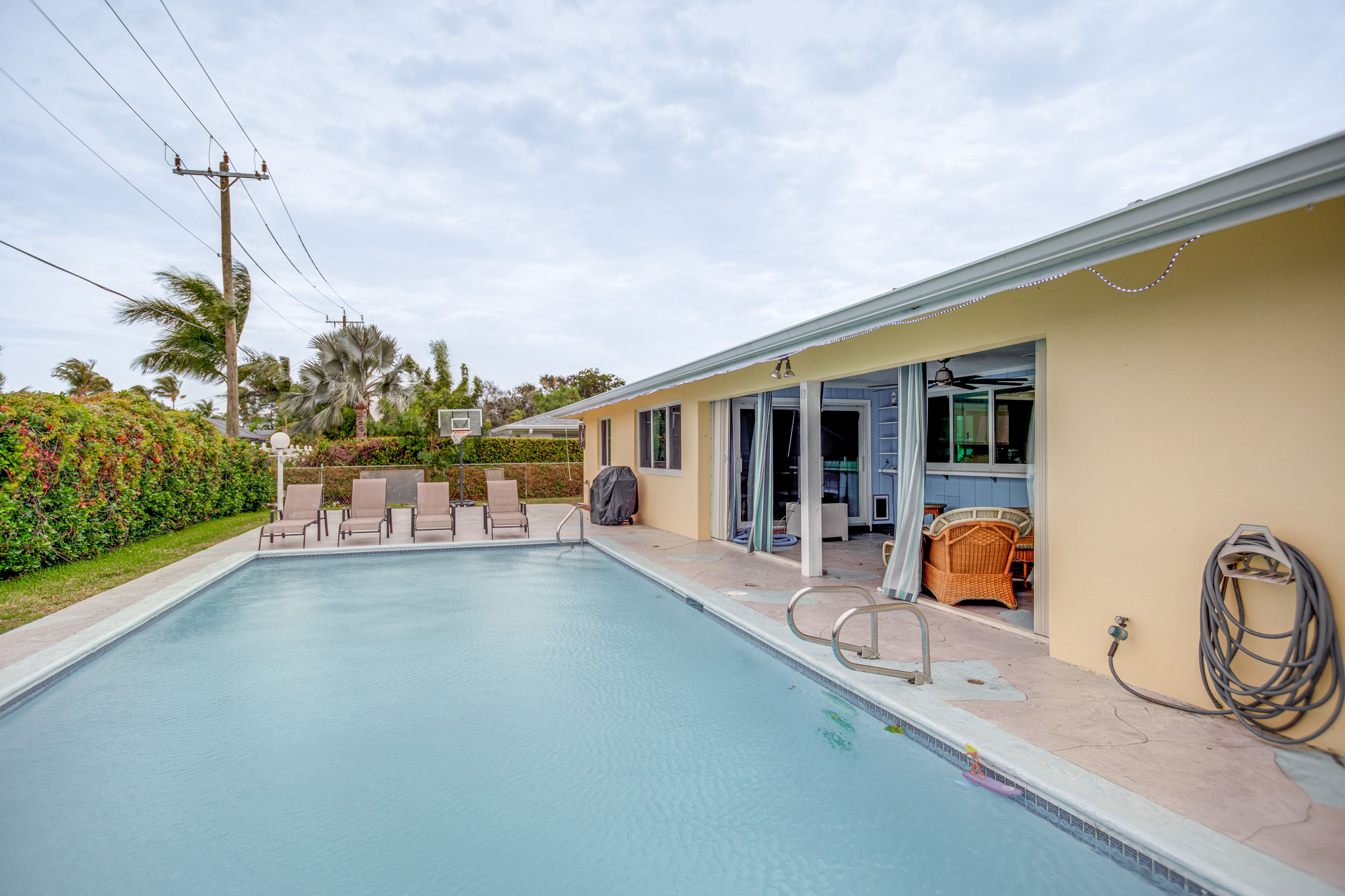 House Exterior | Gas Grill | Basketball Hoop