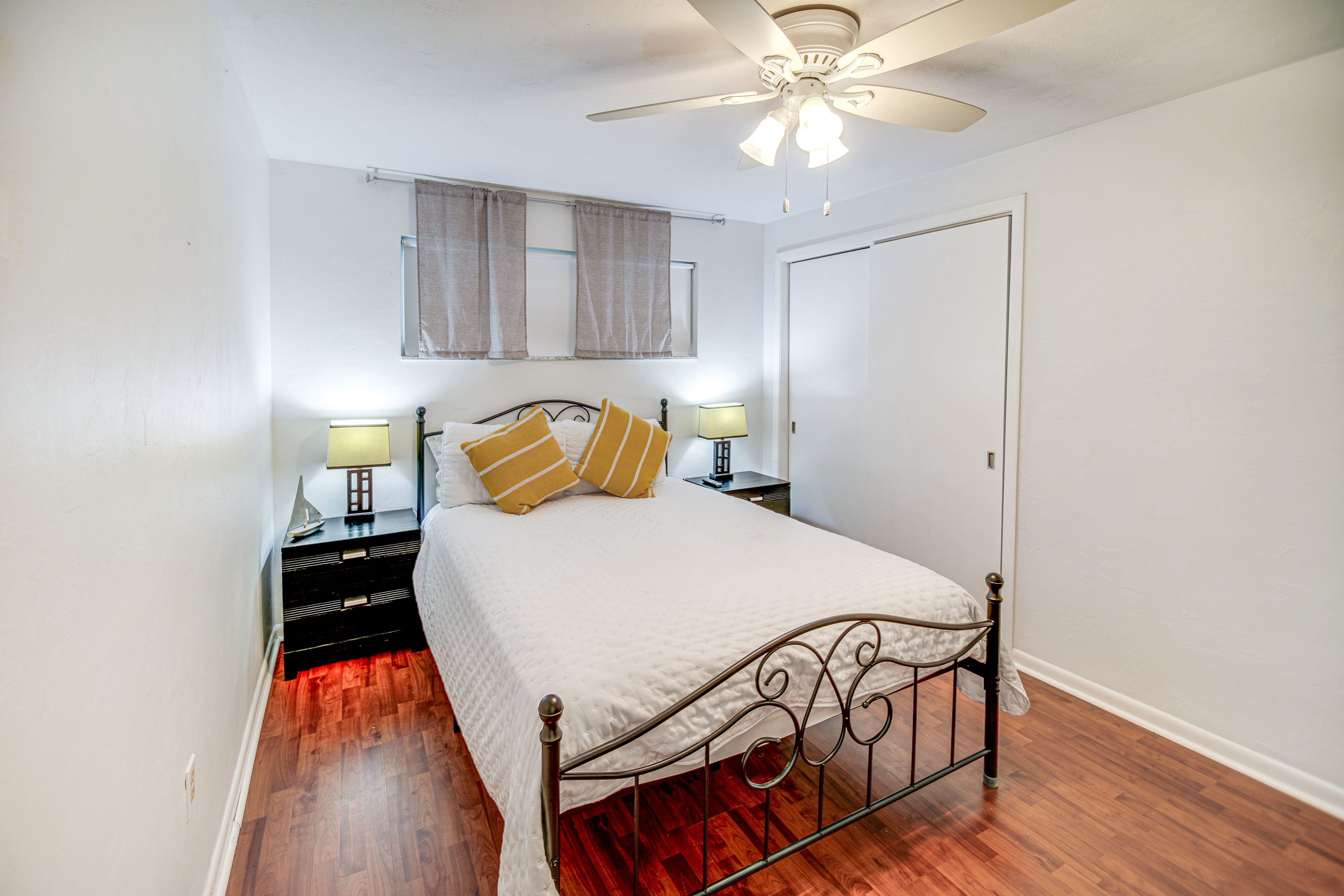 Bedroom 3 | Queen Bed