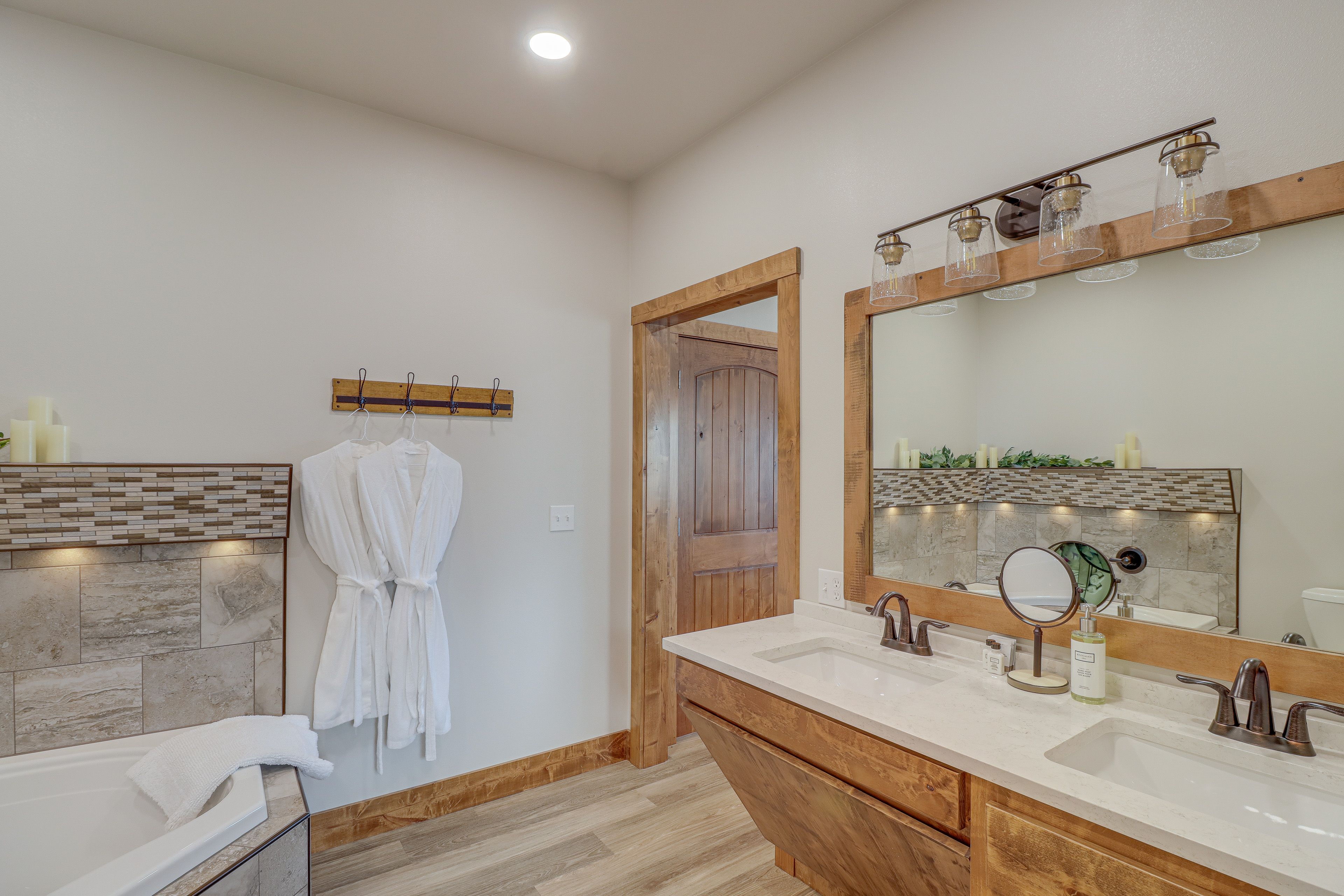 Full Bathroom | Jetted Tub | Main Floor | Wheelchair Accessible Sink