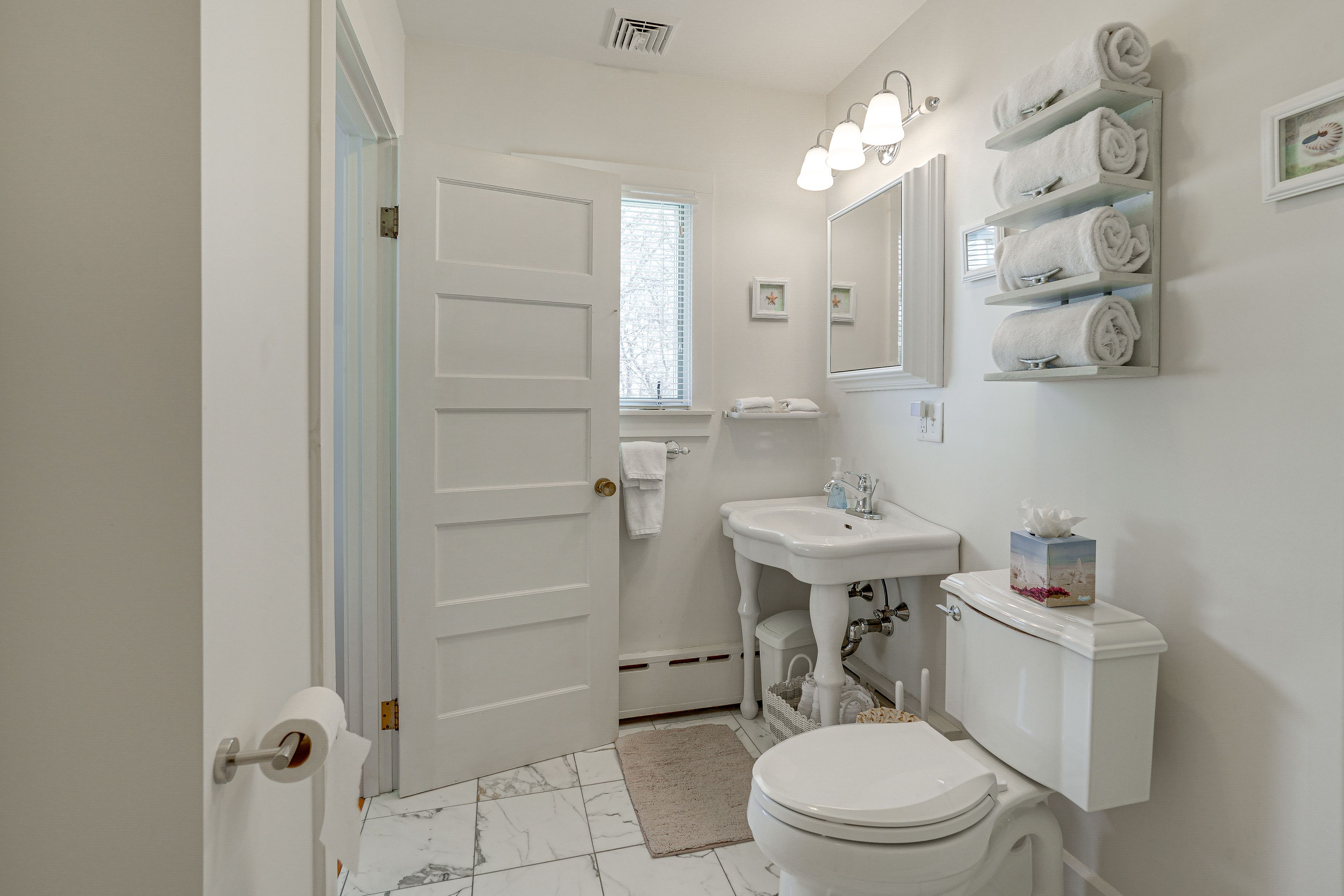 Full Bathroom | Complimentary Toiletries