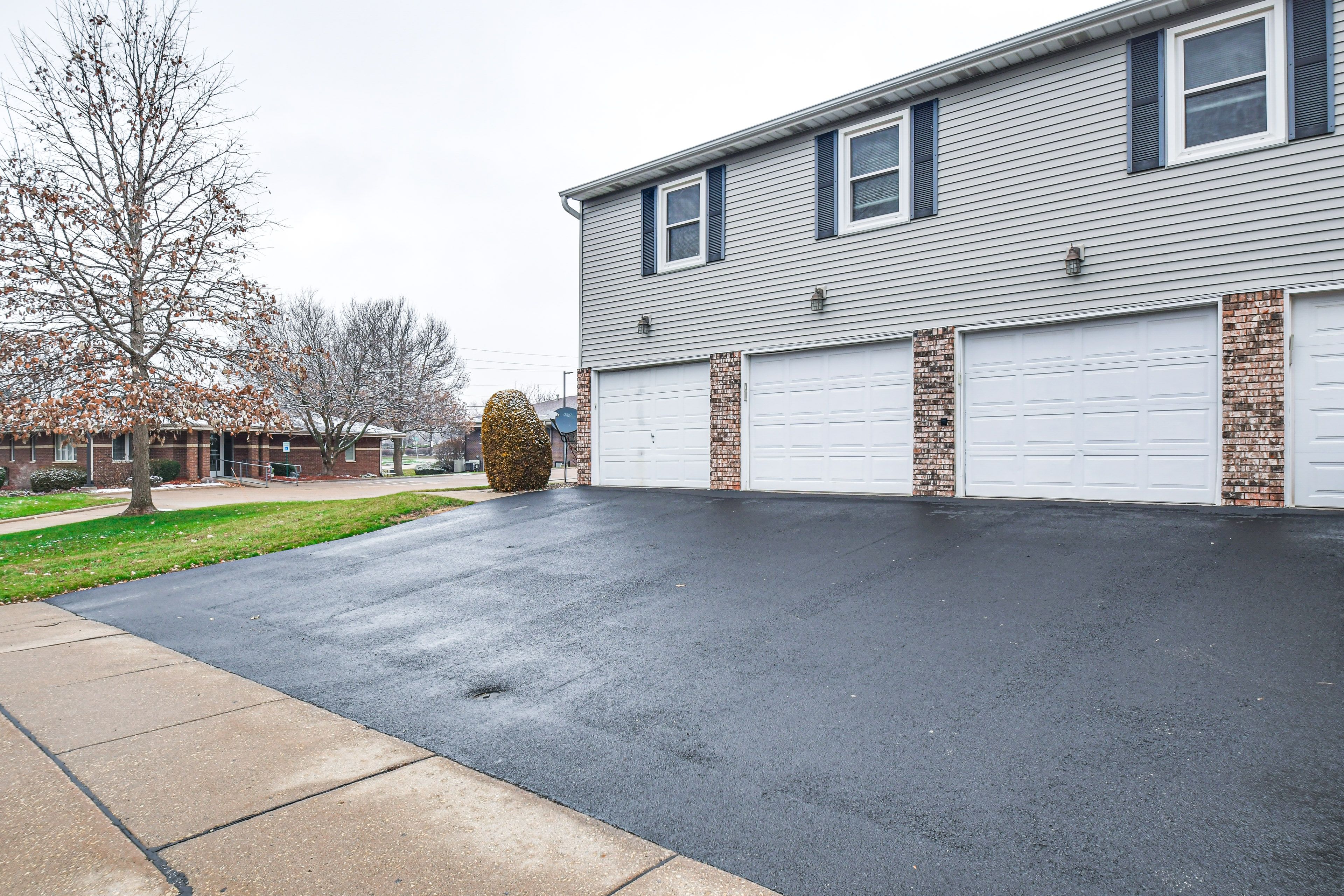 Parking | Garage (1 Vehicle) | Driveway (1 Vehicle) | Additional Street Parking