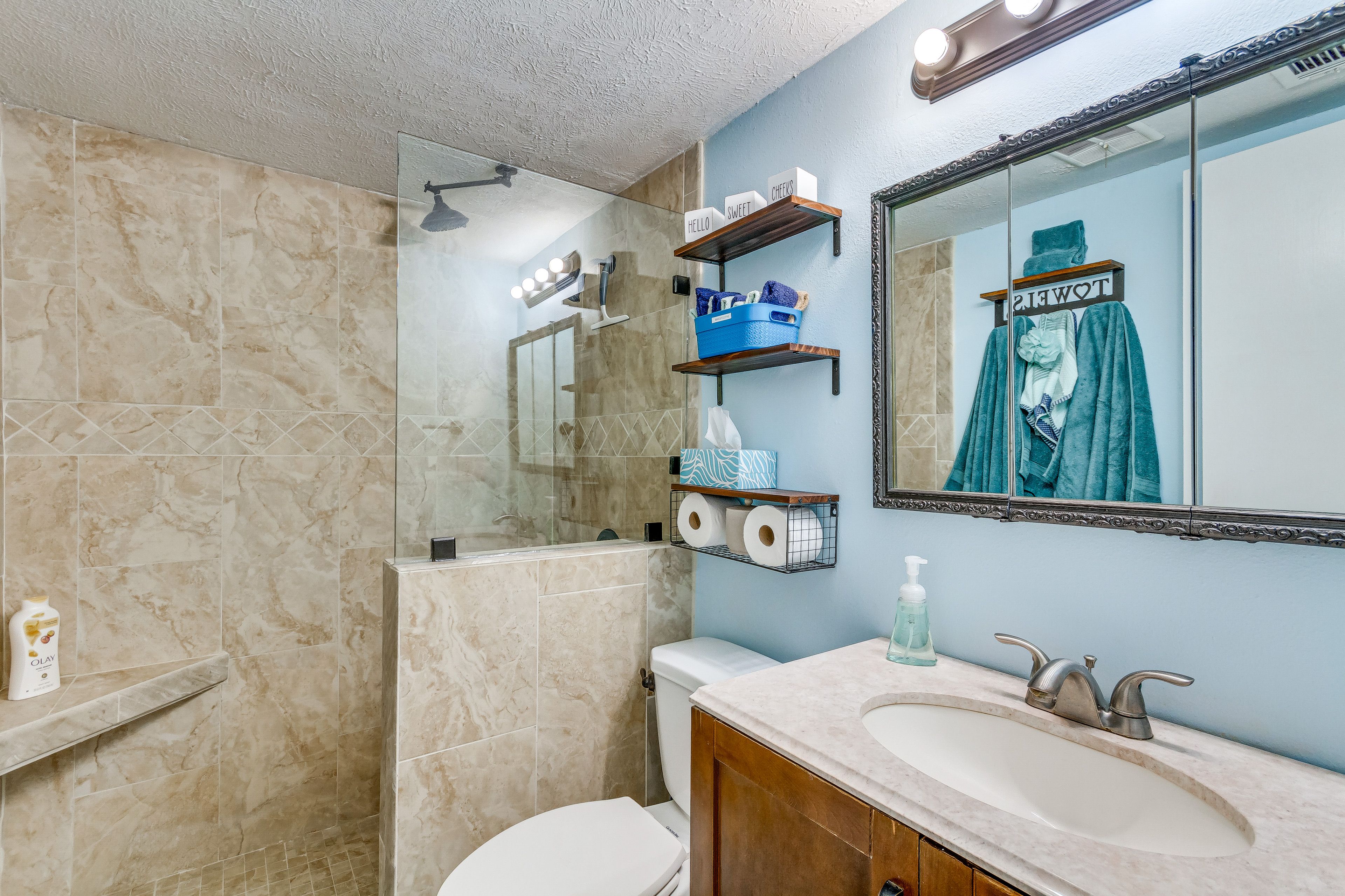Full Bathroom | Complimentary Toiletries | Hair Dryer | Towels Provided
