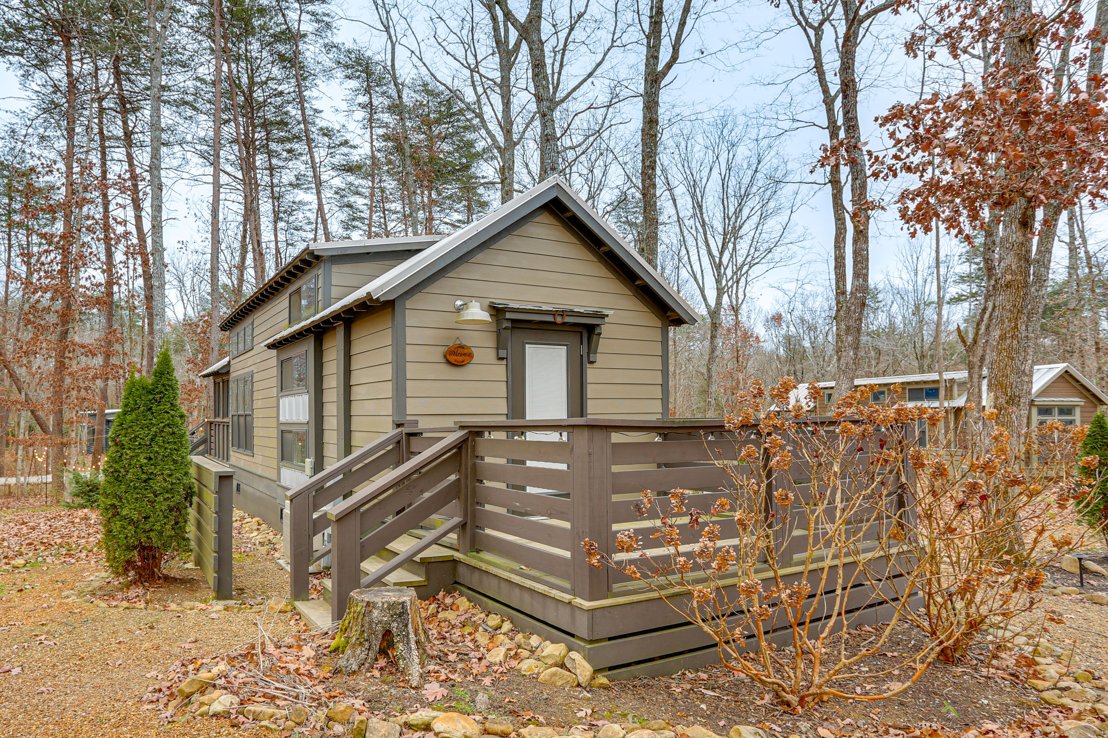 Cabin Exterior | Parking | Driveway (2 Vehicles)