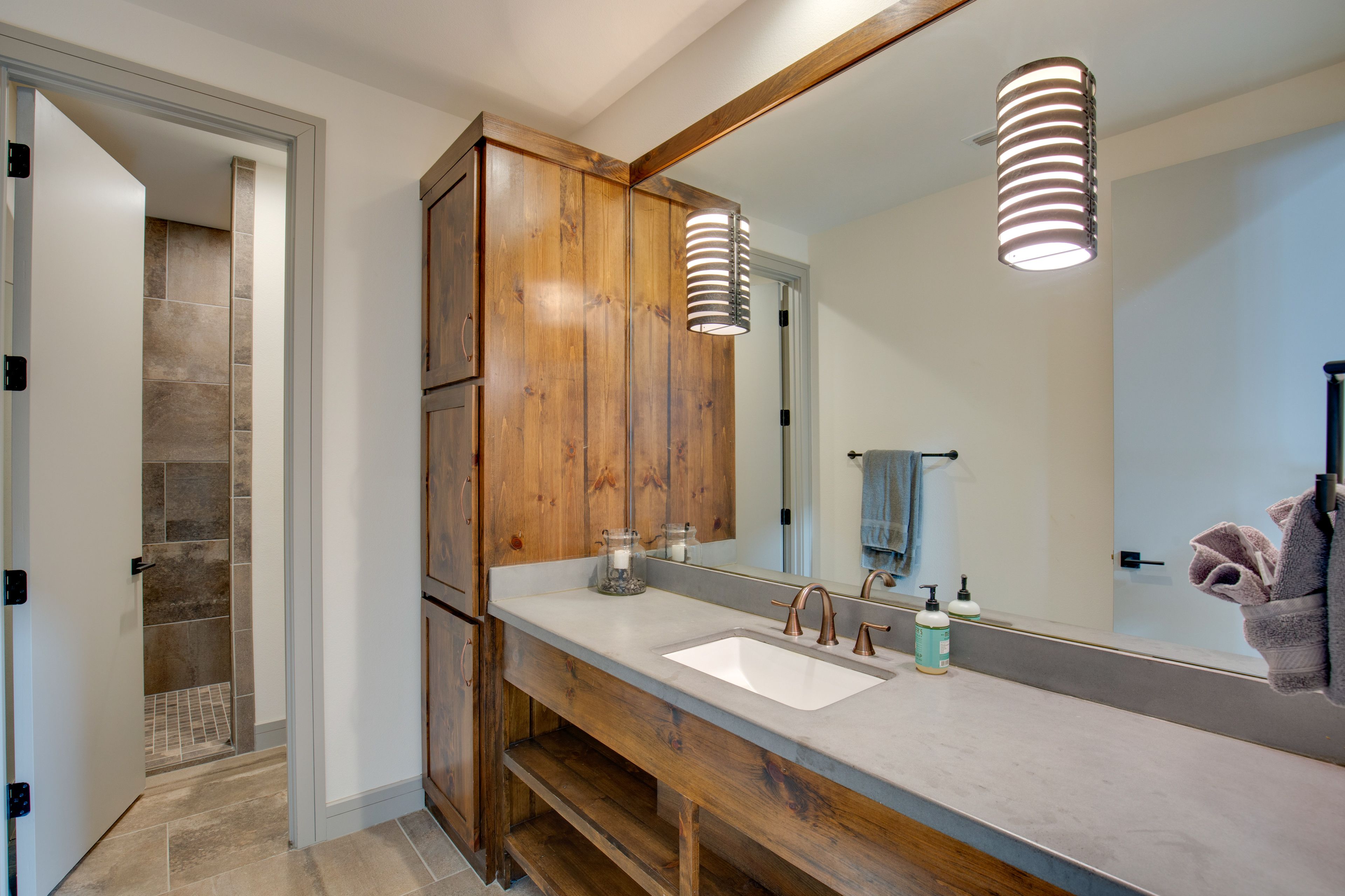 Bathroom | 1st Floor