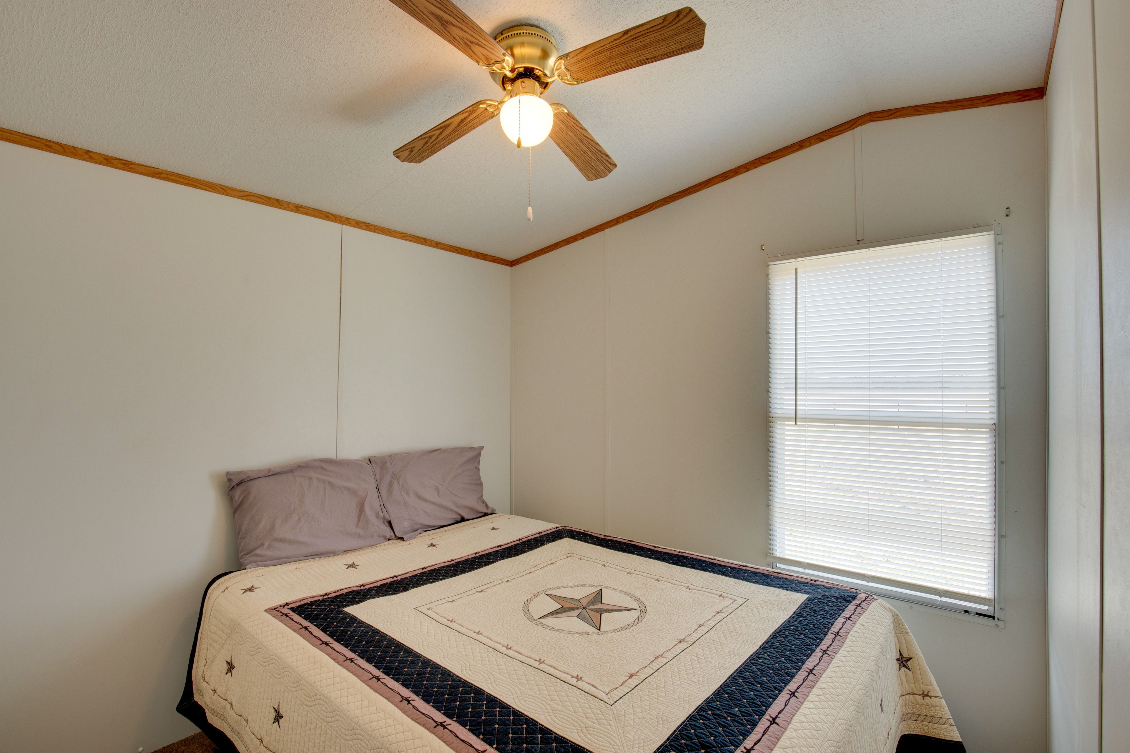 Bedroom 7 | Queen Bed