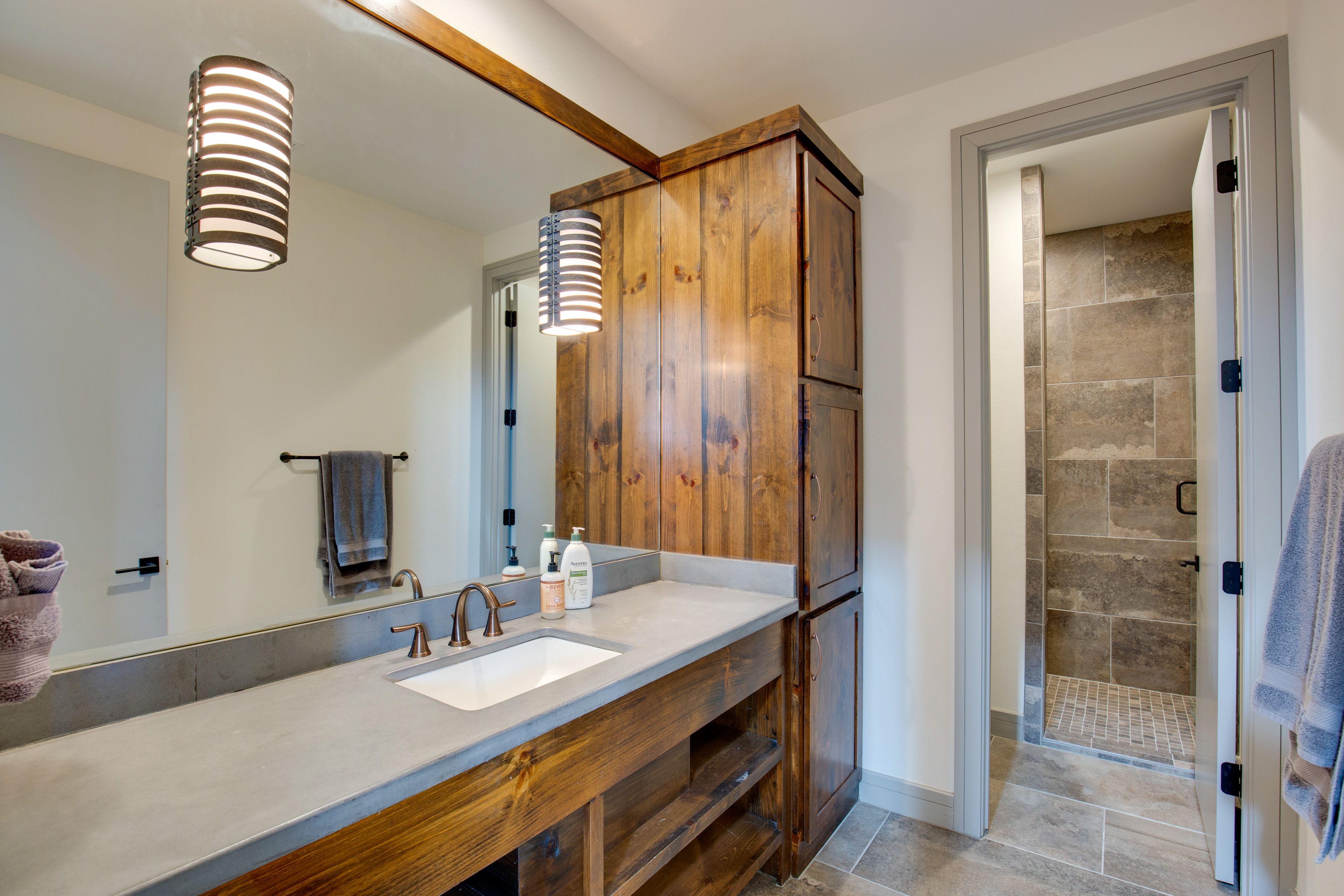 Bathroom | 1st Floor