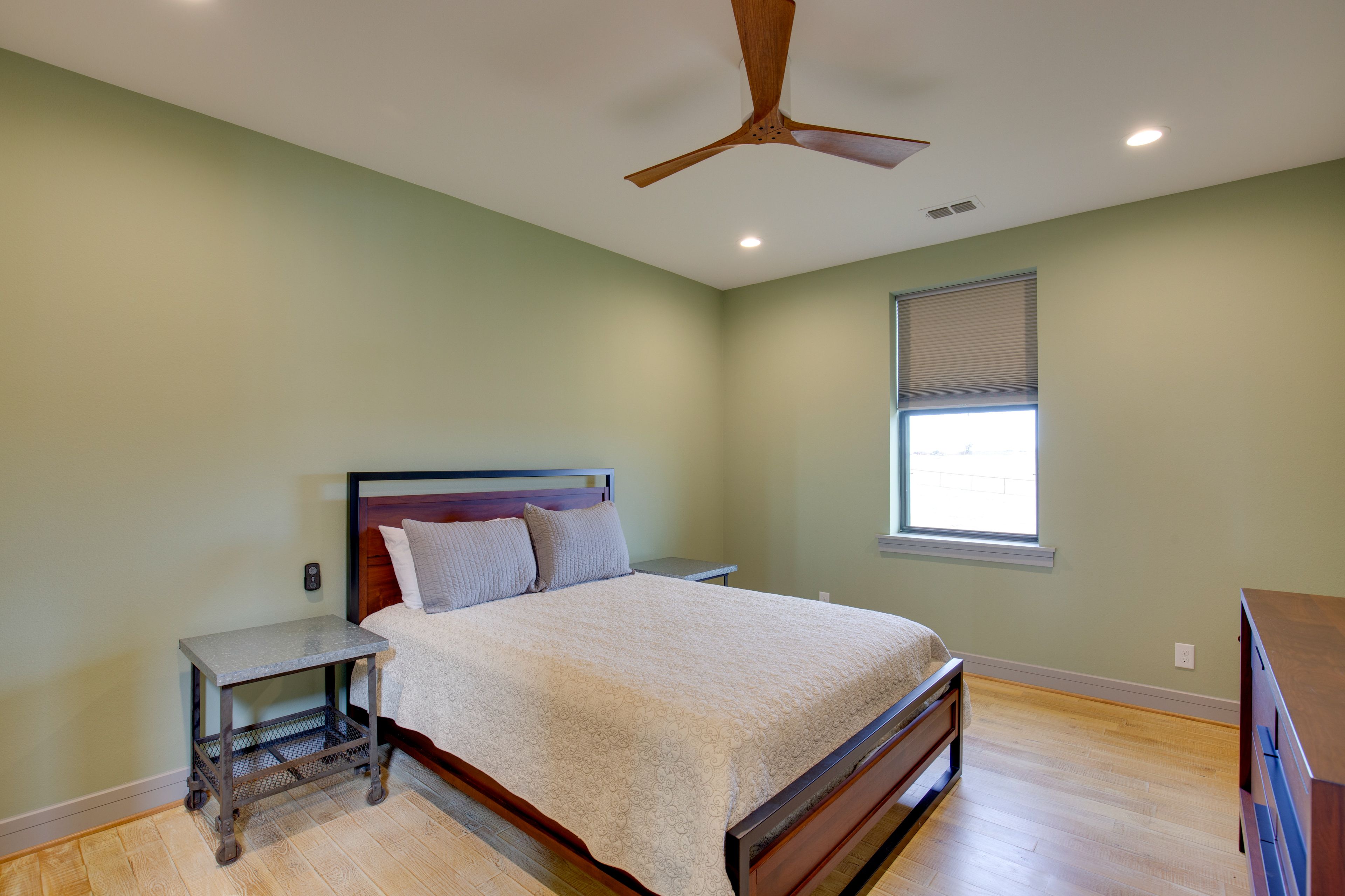 Bedroom 4 | Queen Bed | 1st Floor