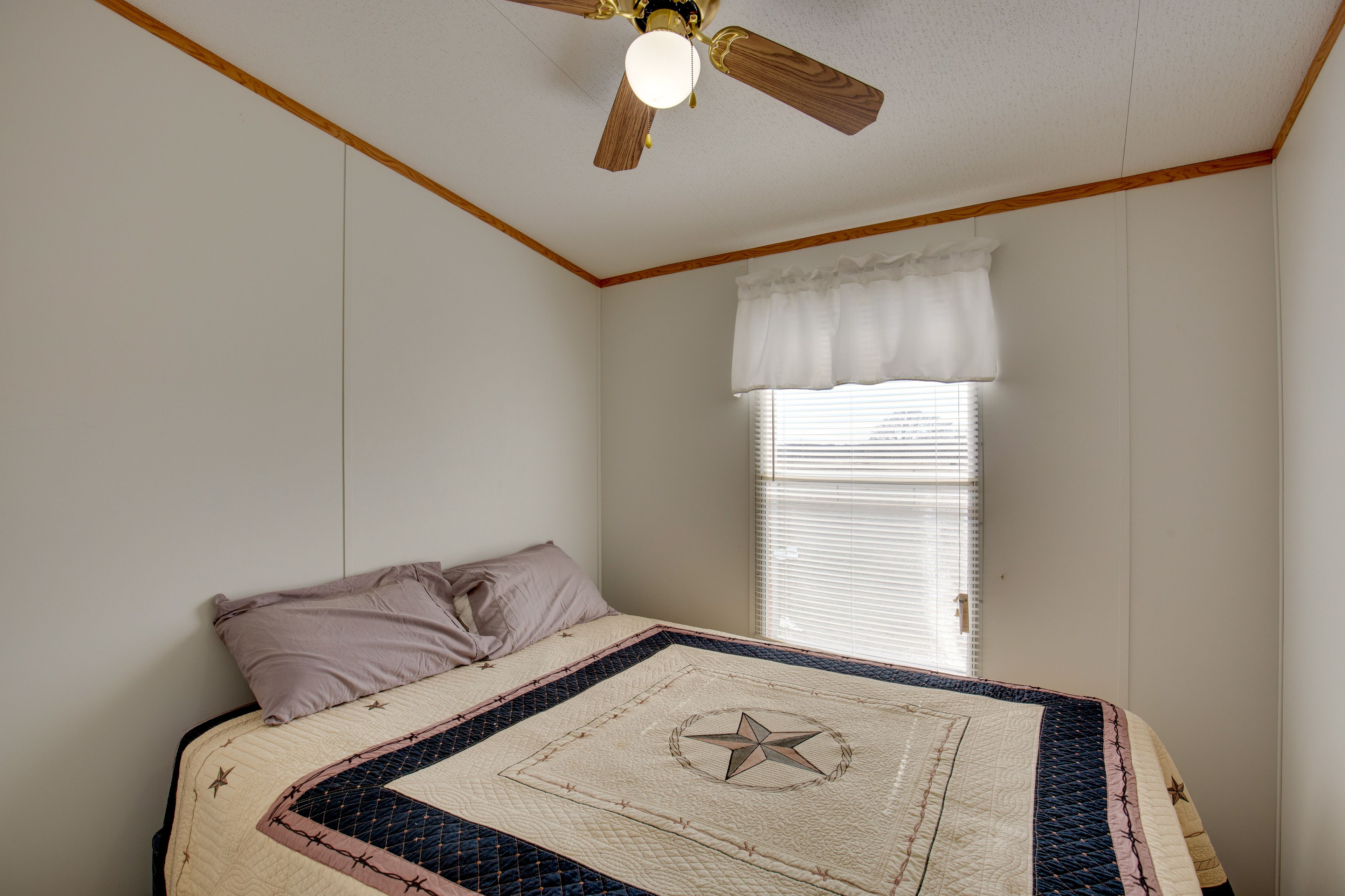 Bedroom 8 | Queen Bed
