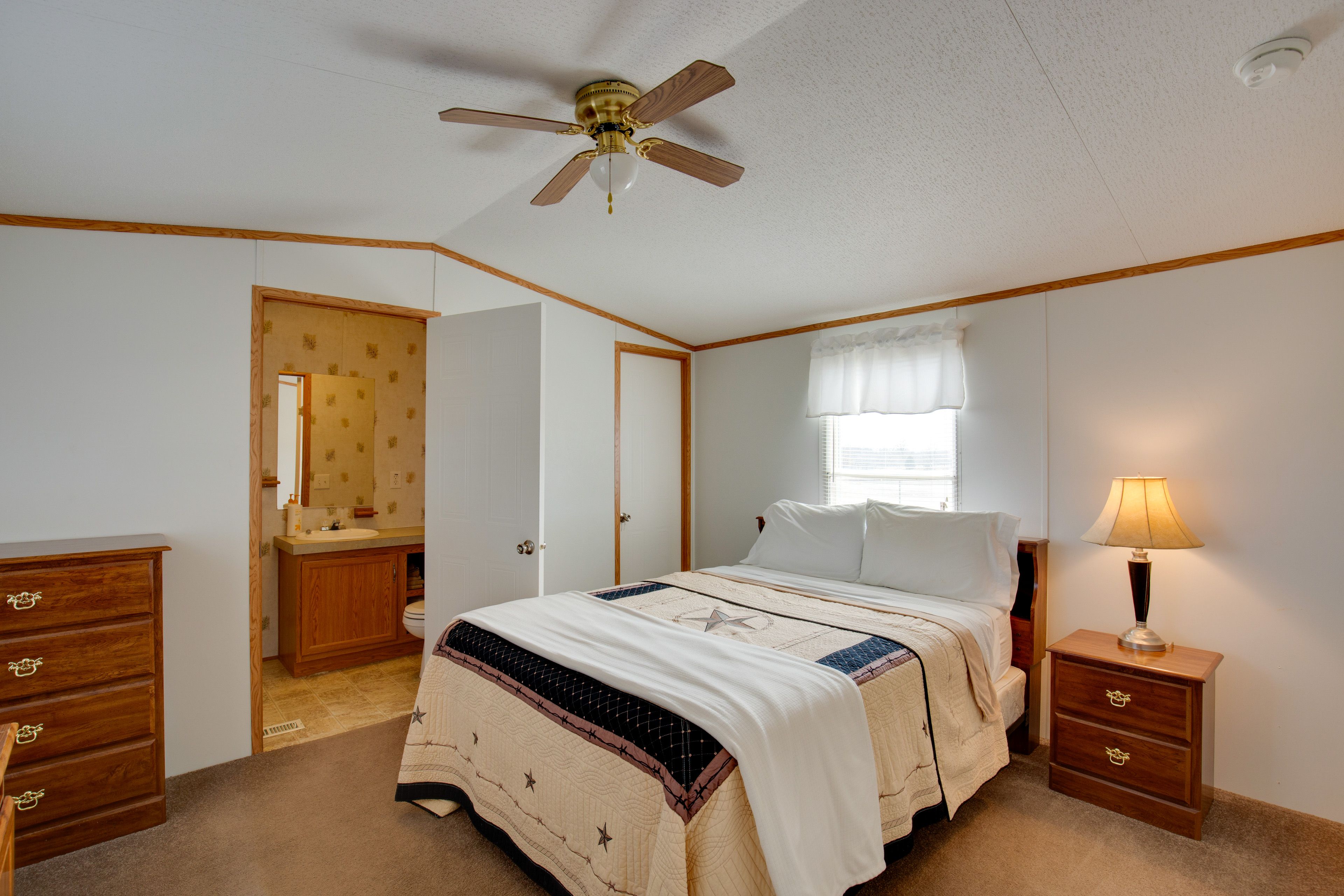 Bedroom 9 | Queen Bed