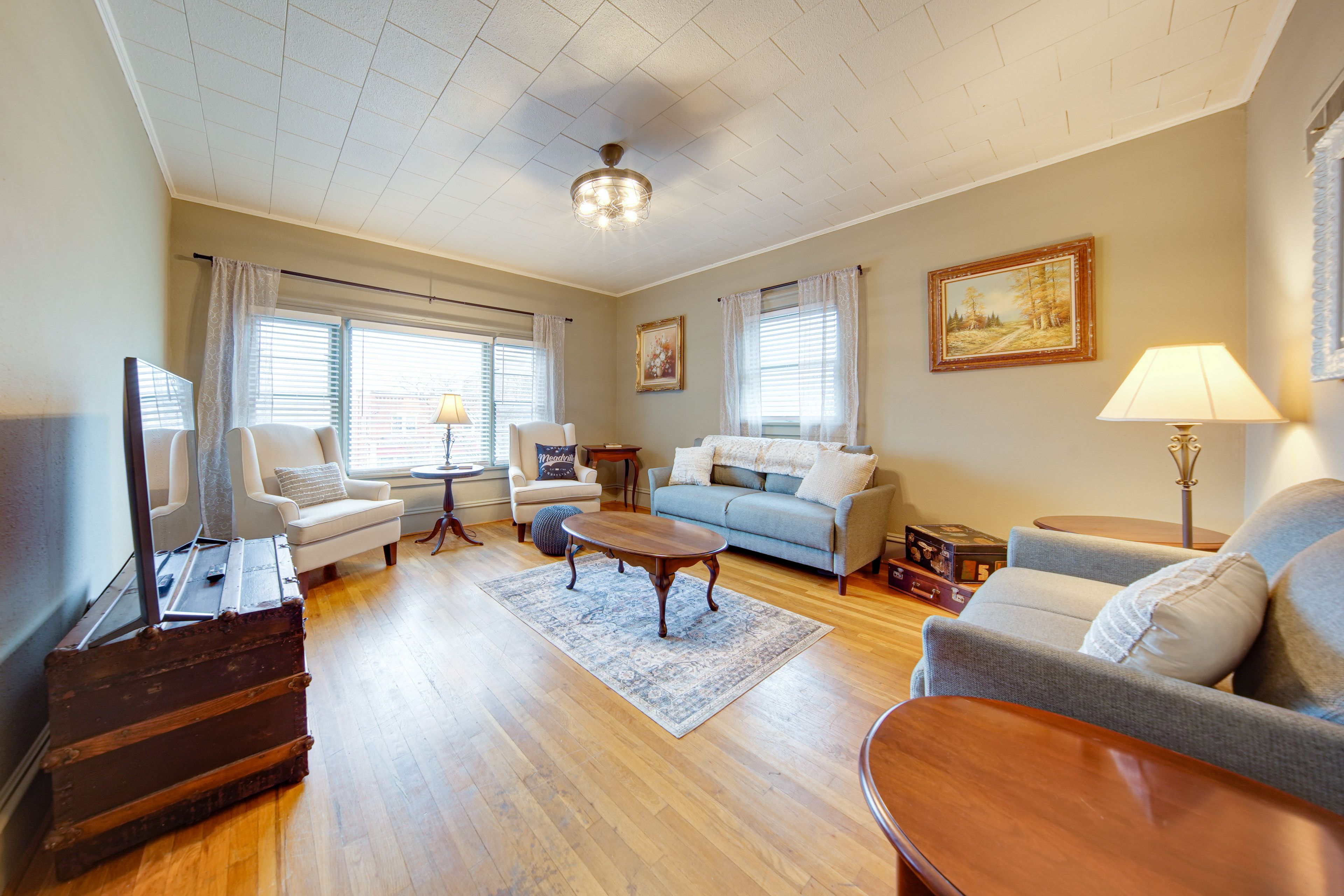 Meadsville Vacation Rental | 2BR | 1BA | 900 Sq Ft | Stairs Required