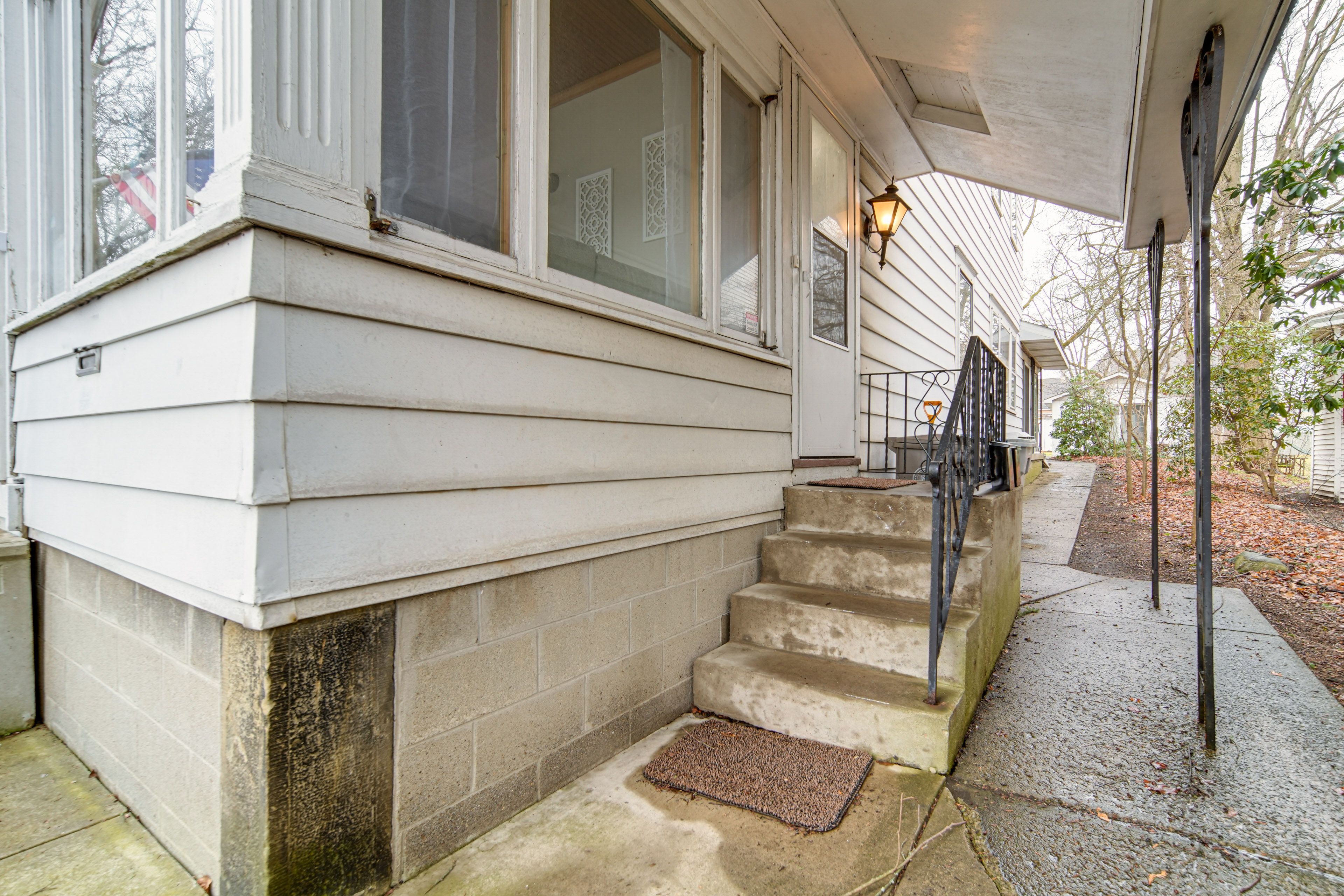 Exterior Entry