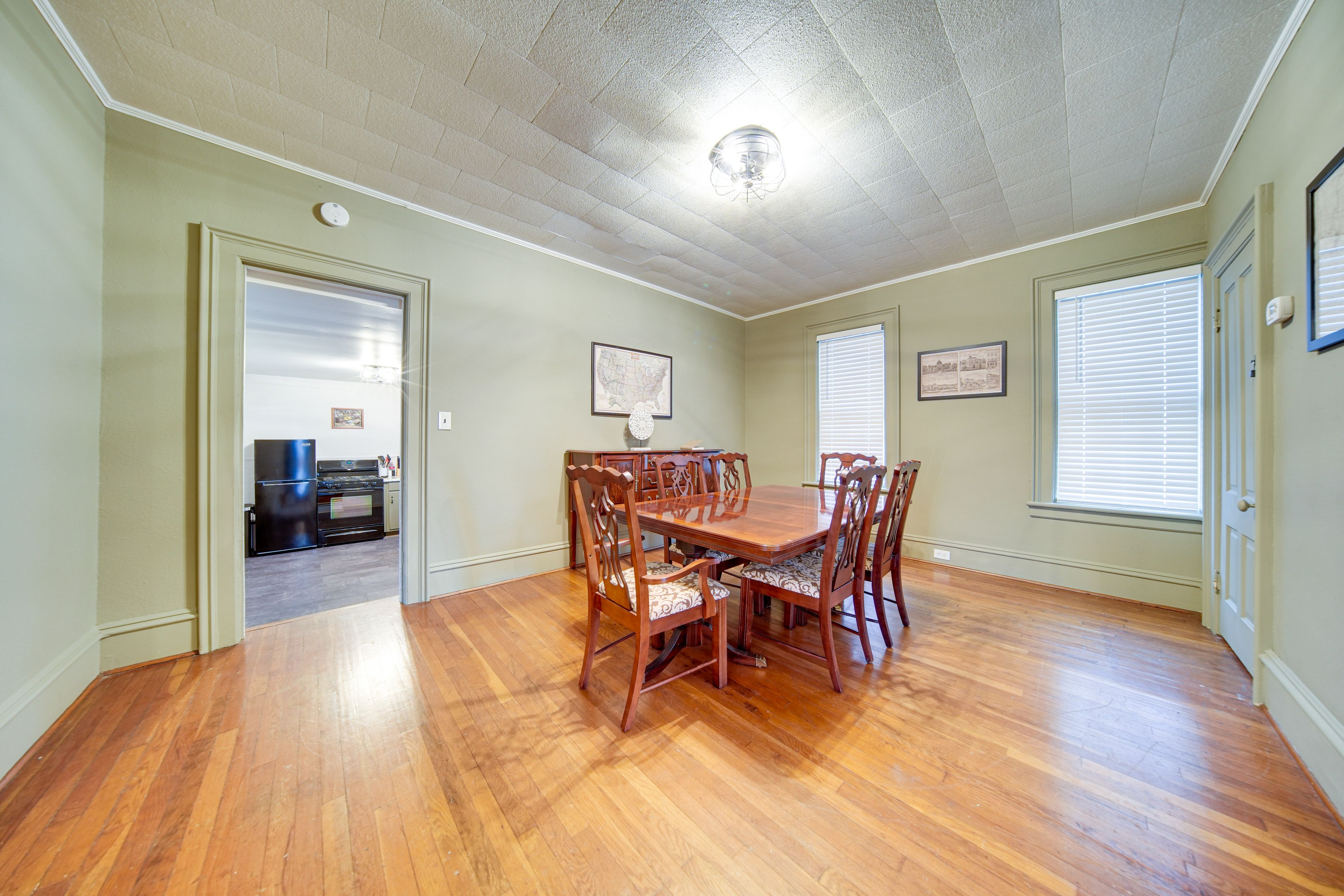 Dining Area | Dishware/Flatware | Trash Bags/Paper Towels