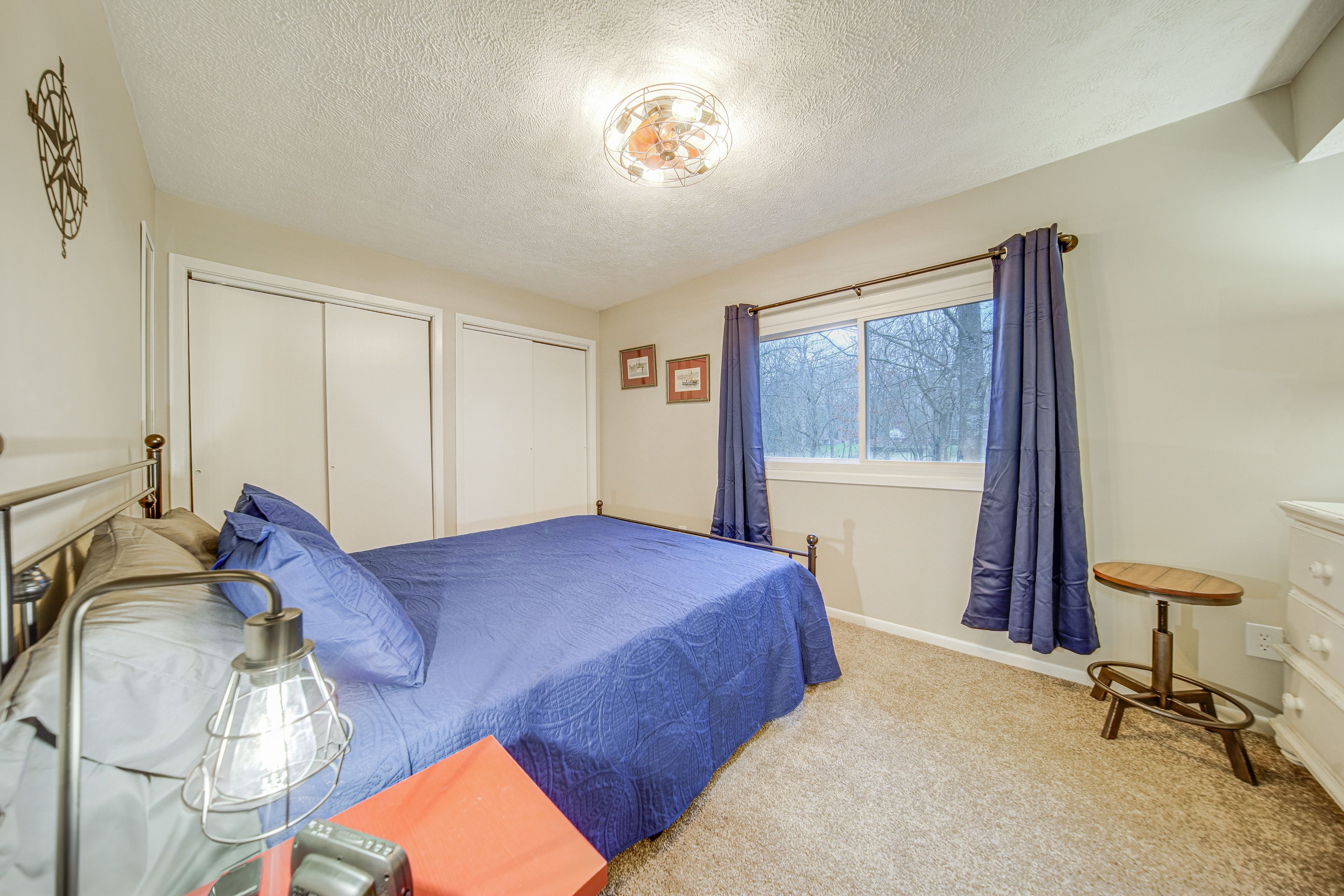 Bedroom | Queen Bed