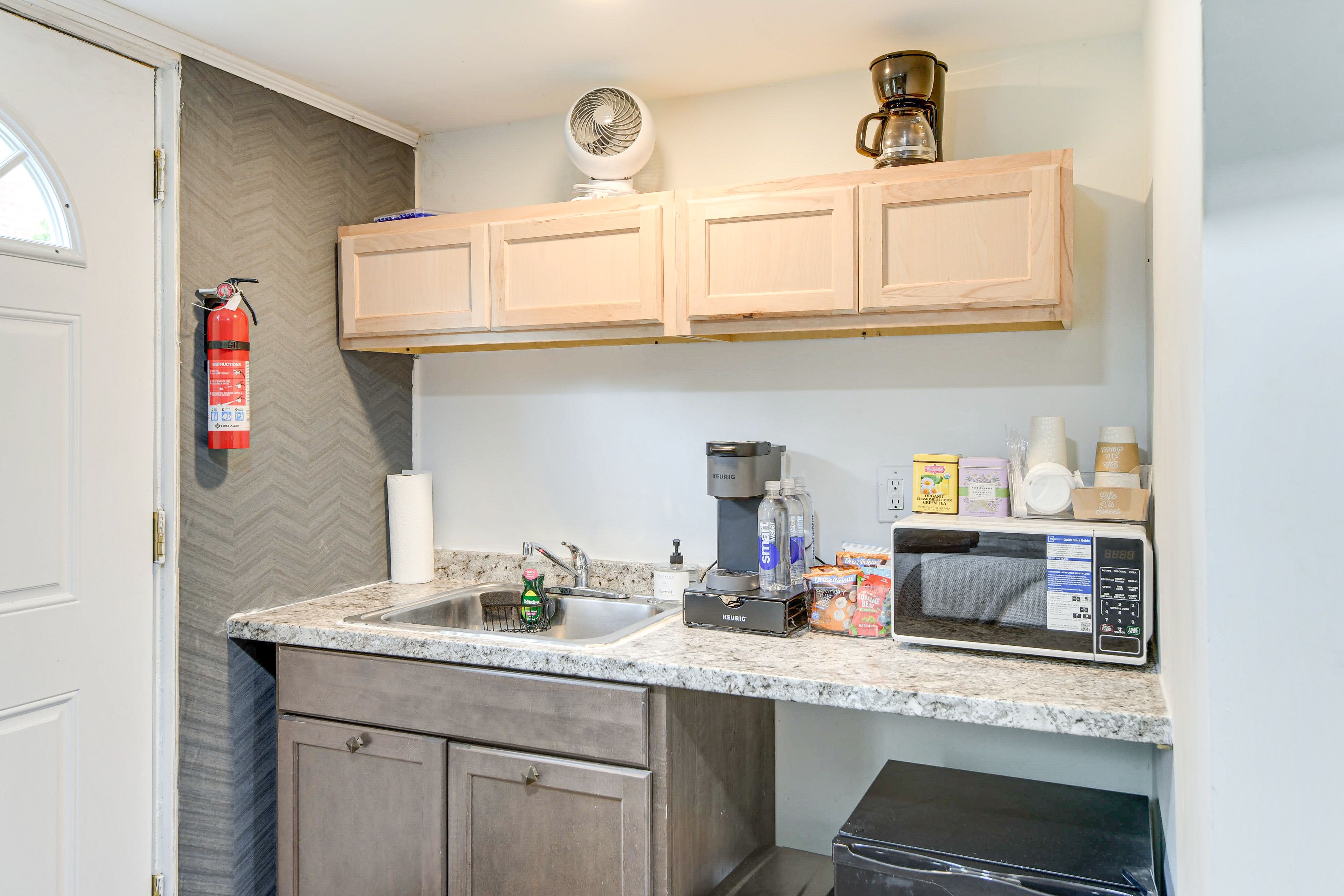 Kitchenette | Cooking Basics | Hot Plate | Drip & Keurig Coffee Makers