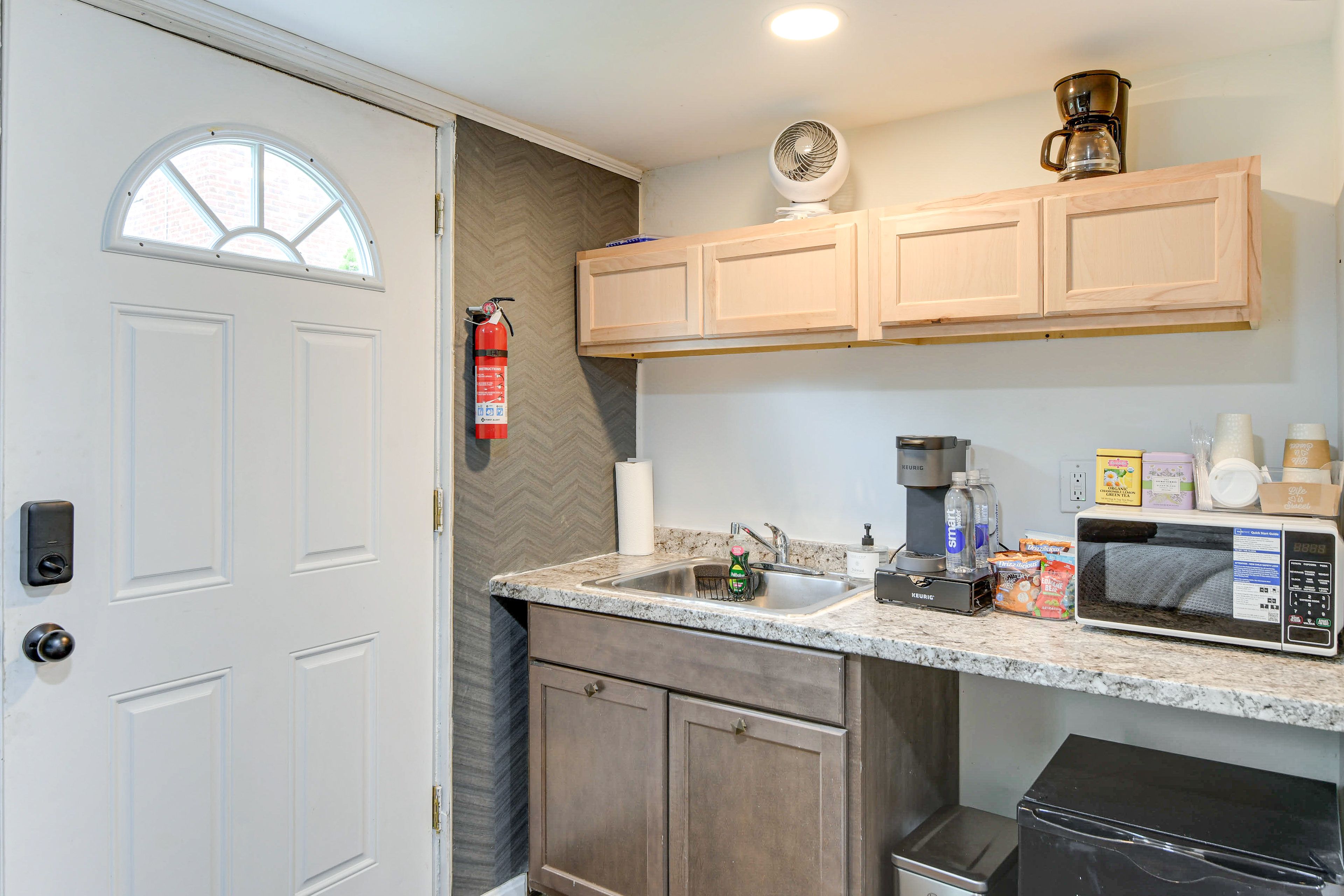 Kitchenette | Mini Fridge