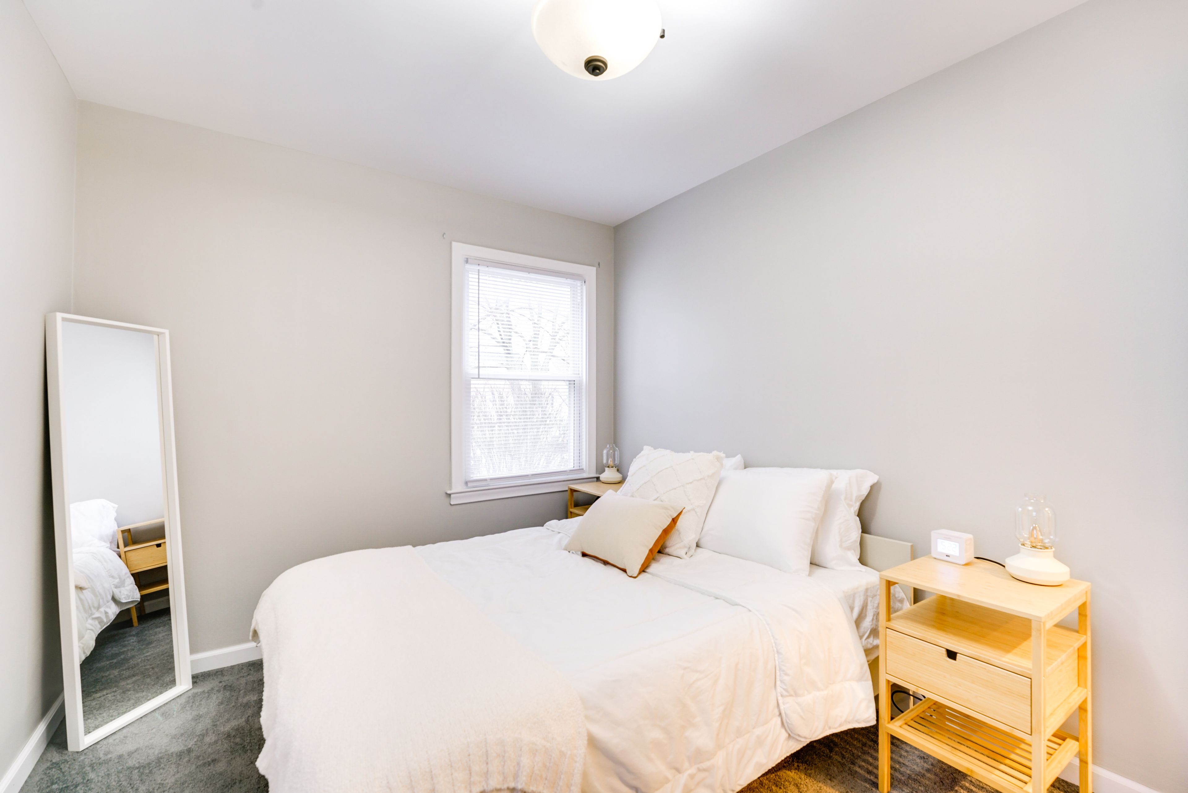 Bedroom 1 | Queen Bed | 1st Floor