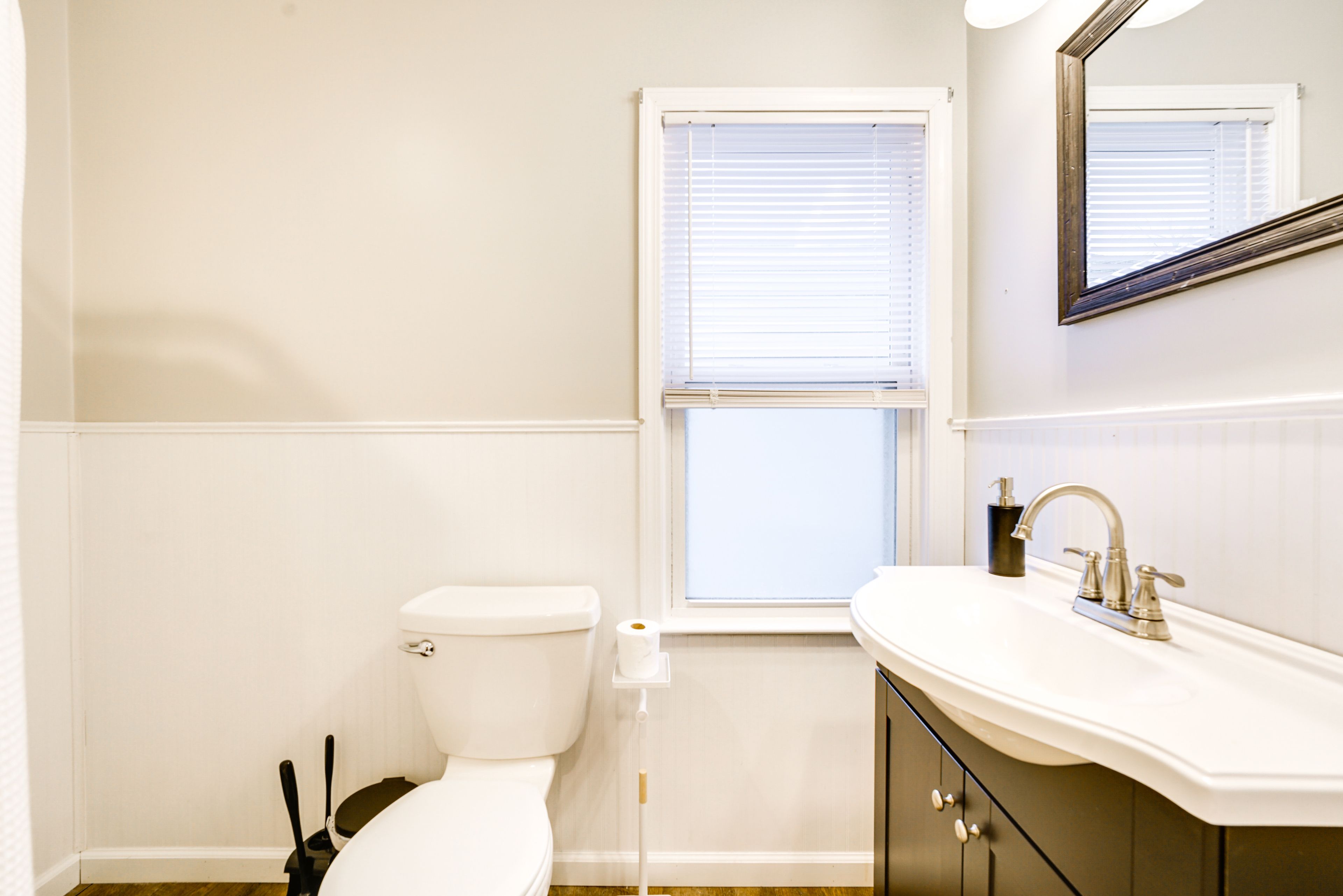 Full Bathroom | 1st Floor | Complimentary Toiletries