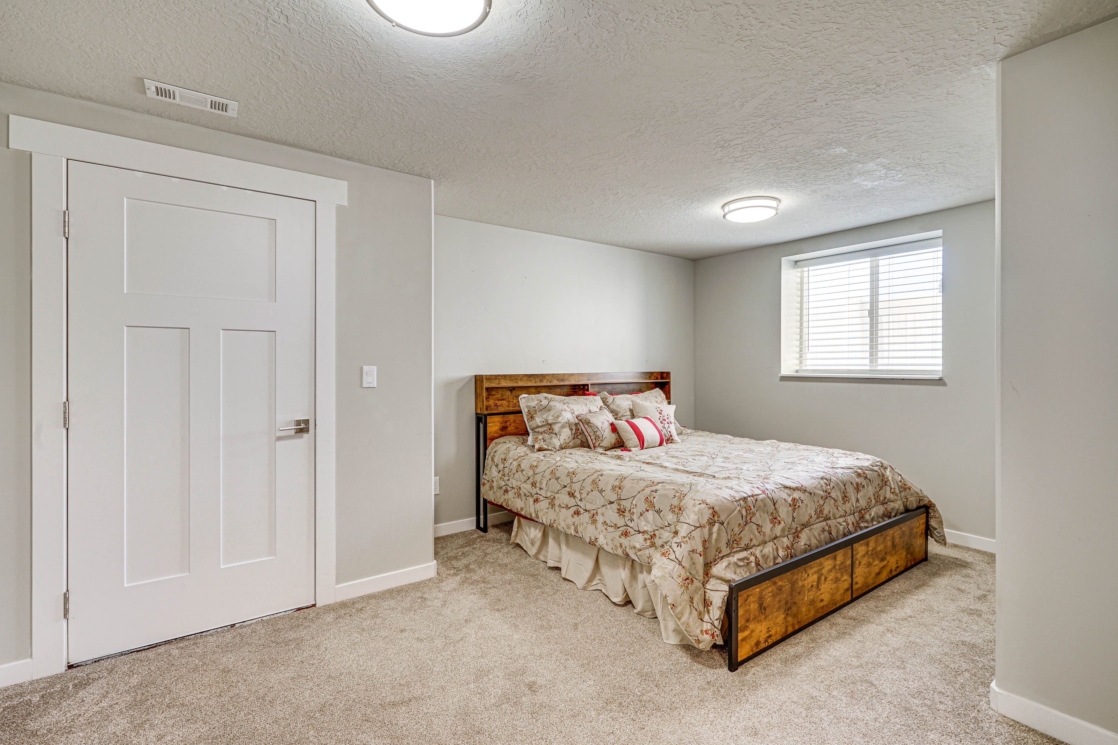 Bedroom 1 | King Bed | Linens Provided