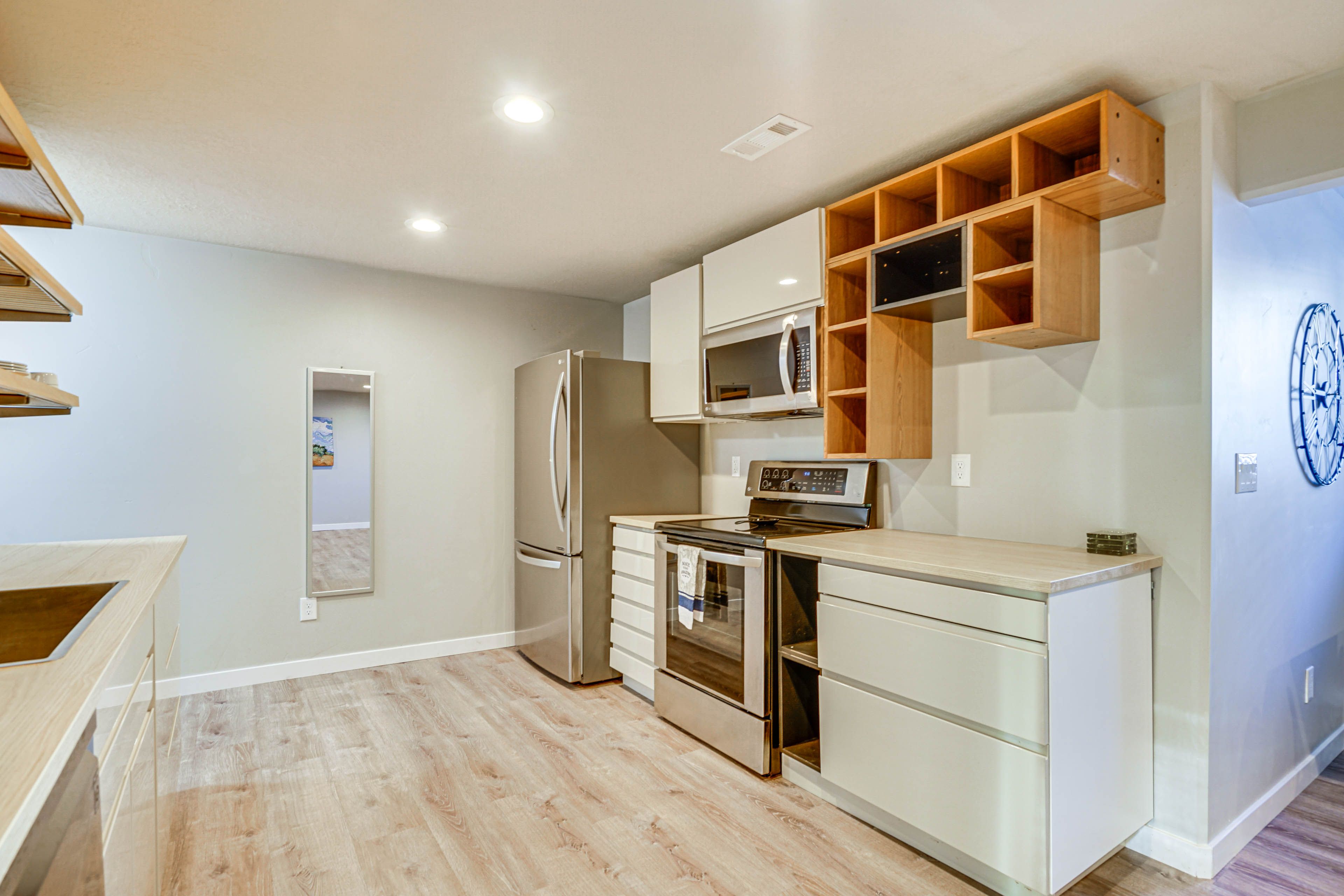 Kitchen | Cooking Basics | Coffee Maker | Paper Towels/Trash Bags Provided