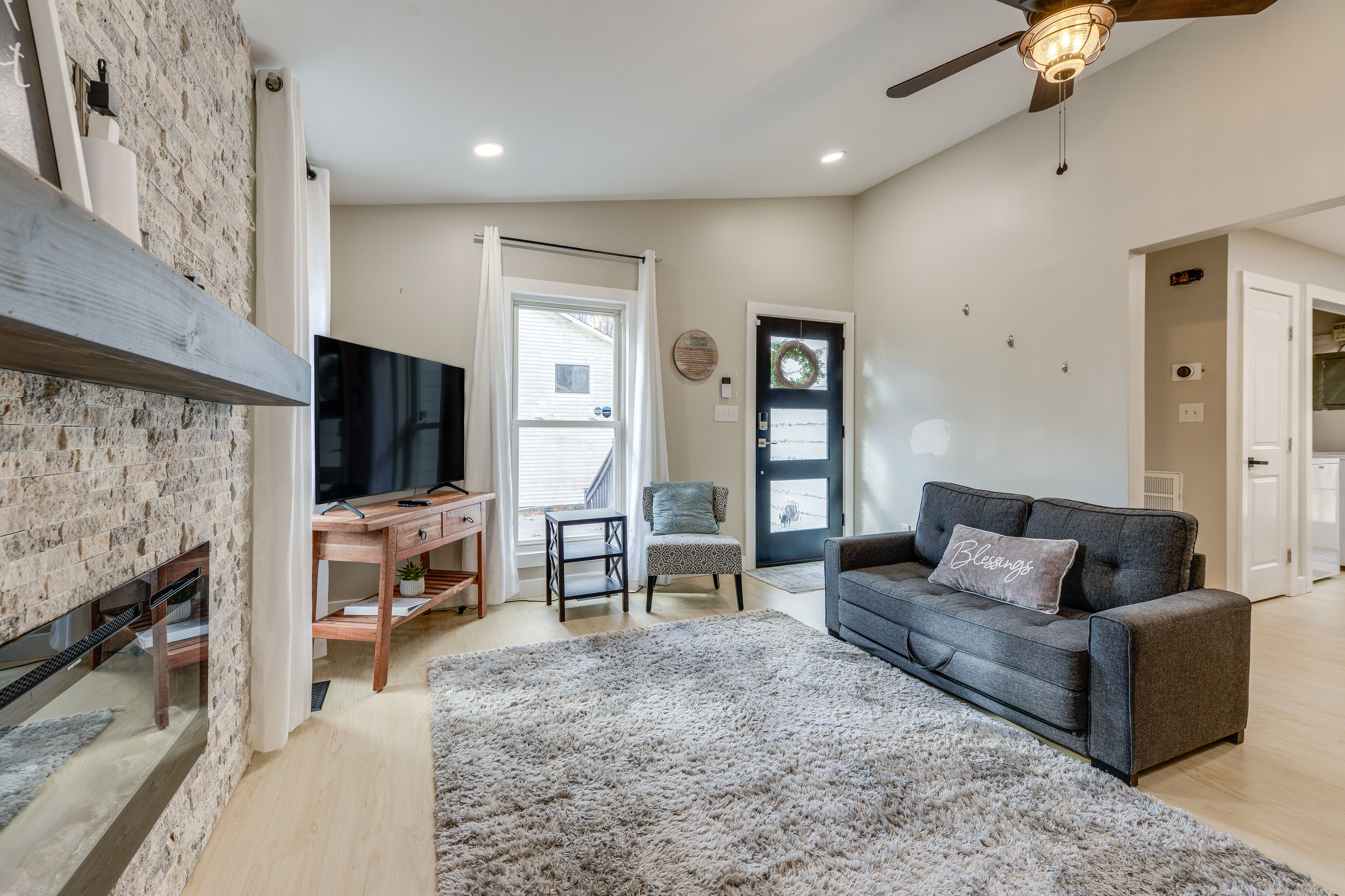 Living Room | Smart TV