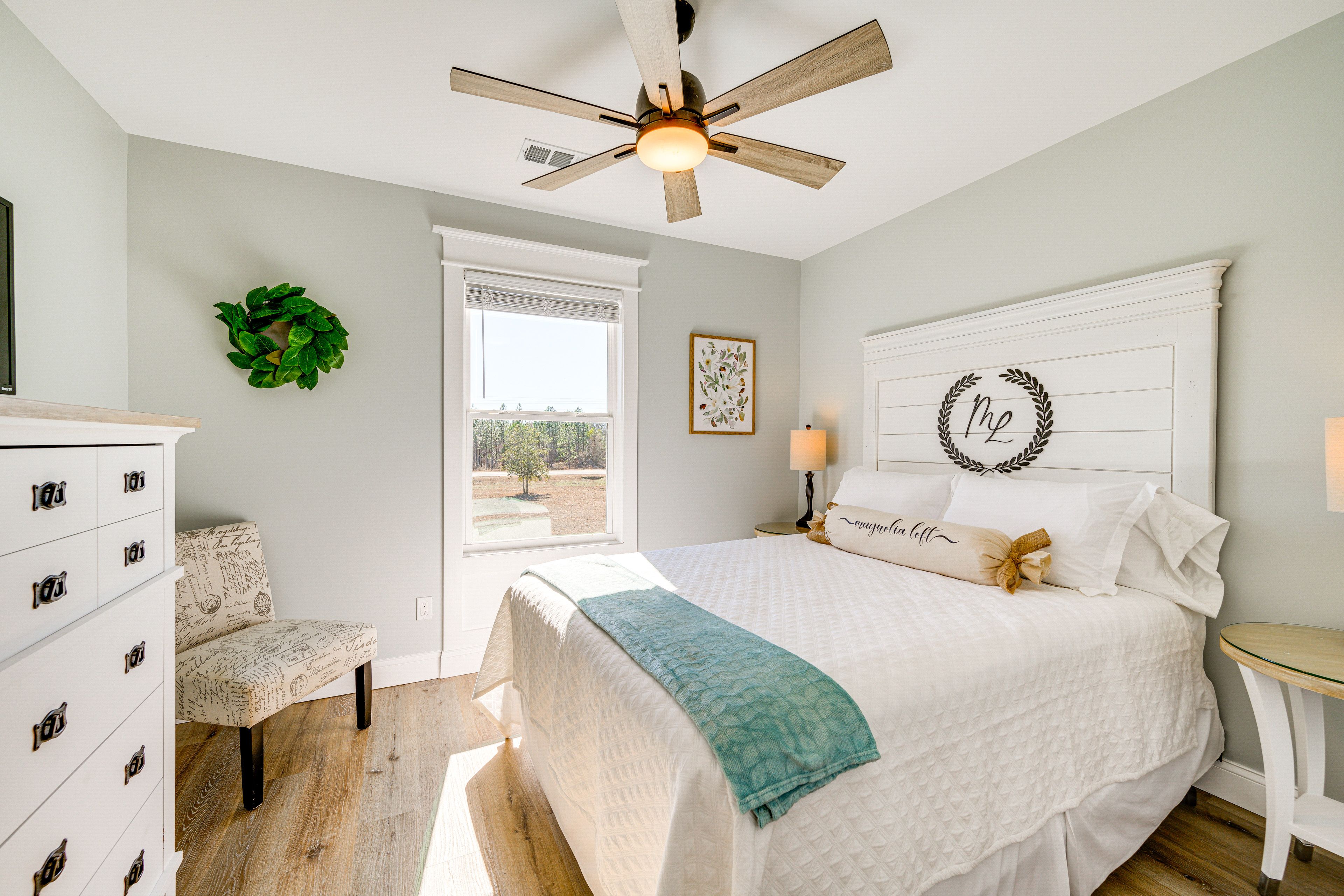 Bedroom 2 | Queen Bed | Smart TV
