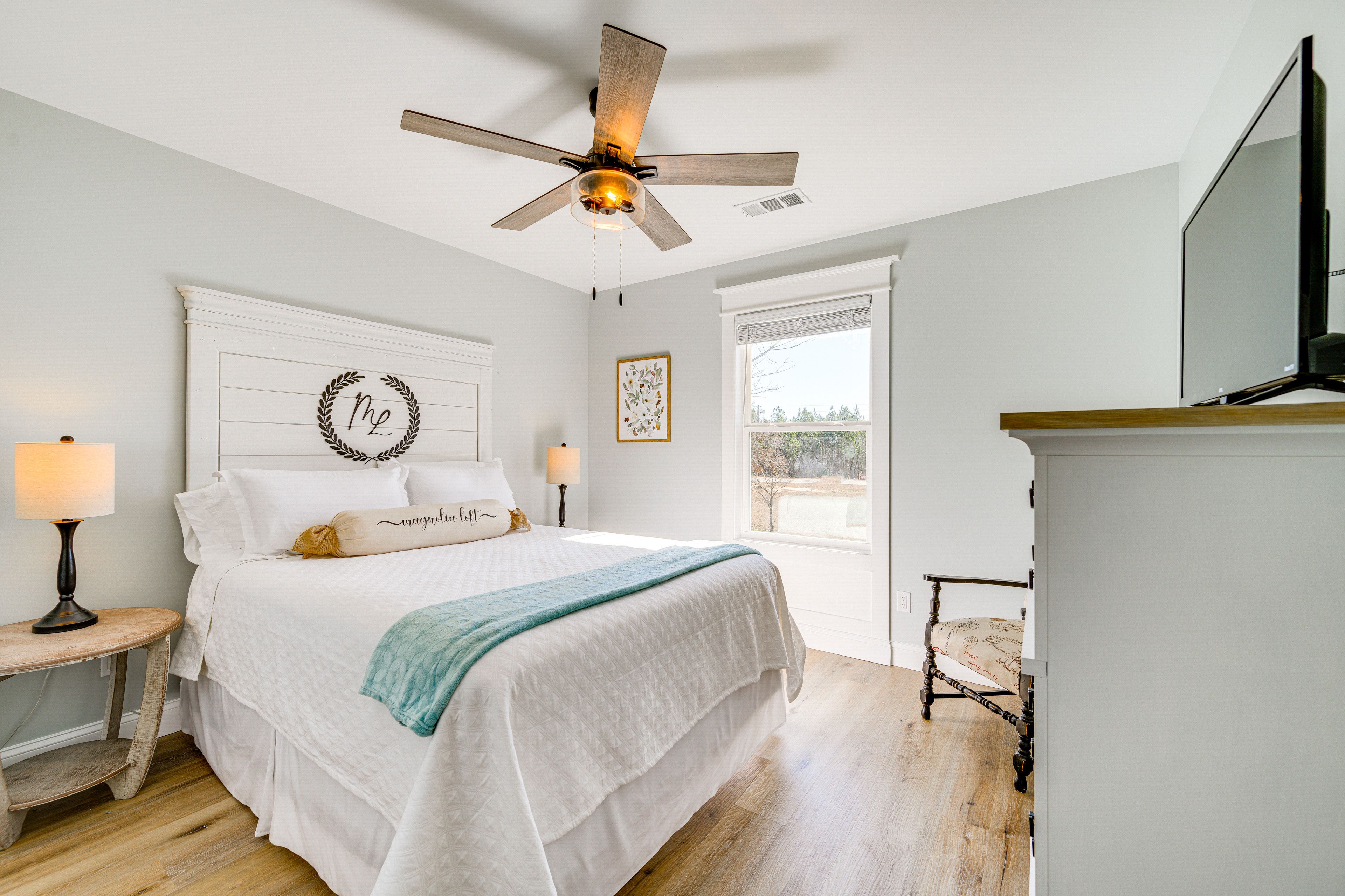 Bedroom 1 | Queen Bed | Smart TV | Linens Provided