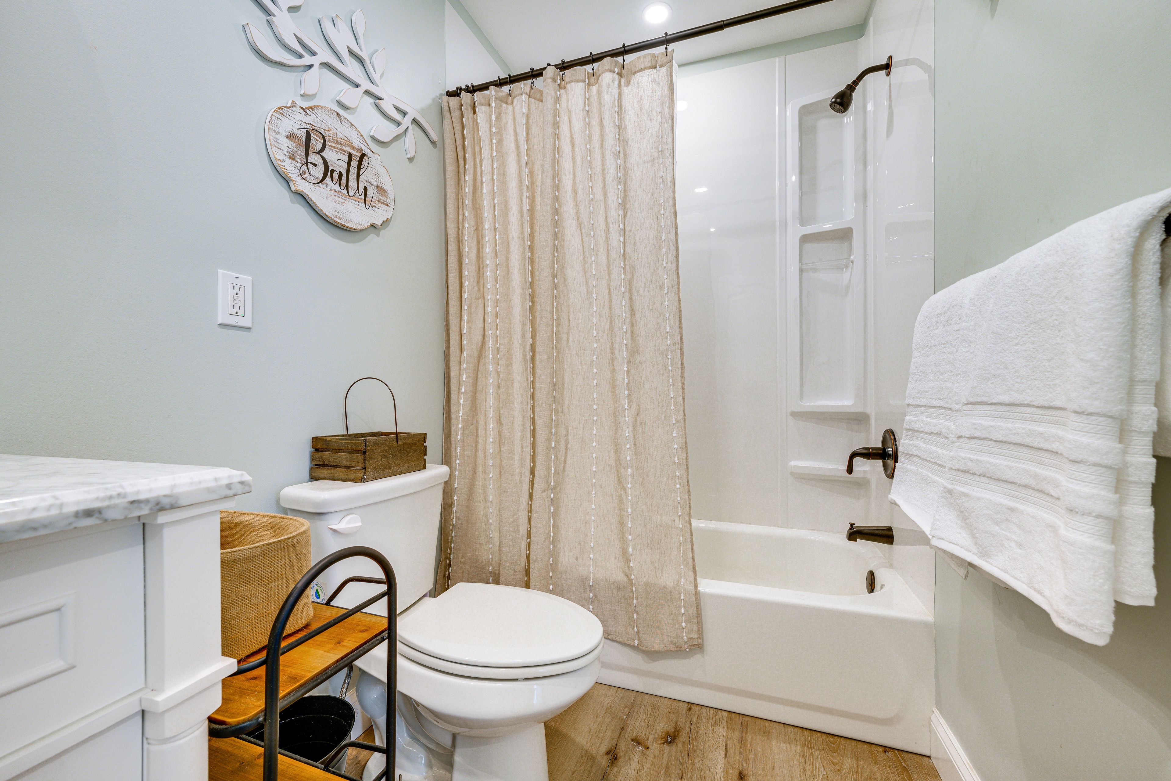 Full Bathroom | Towels Provided | Complimentary Toiletries | Hair Dryer
