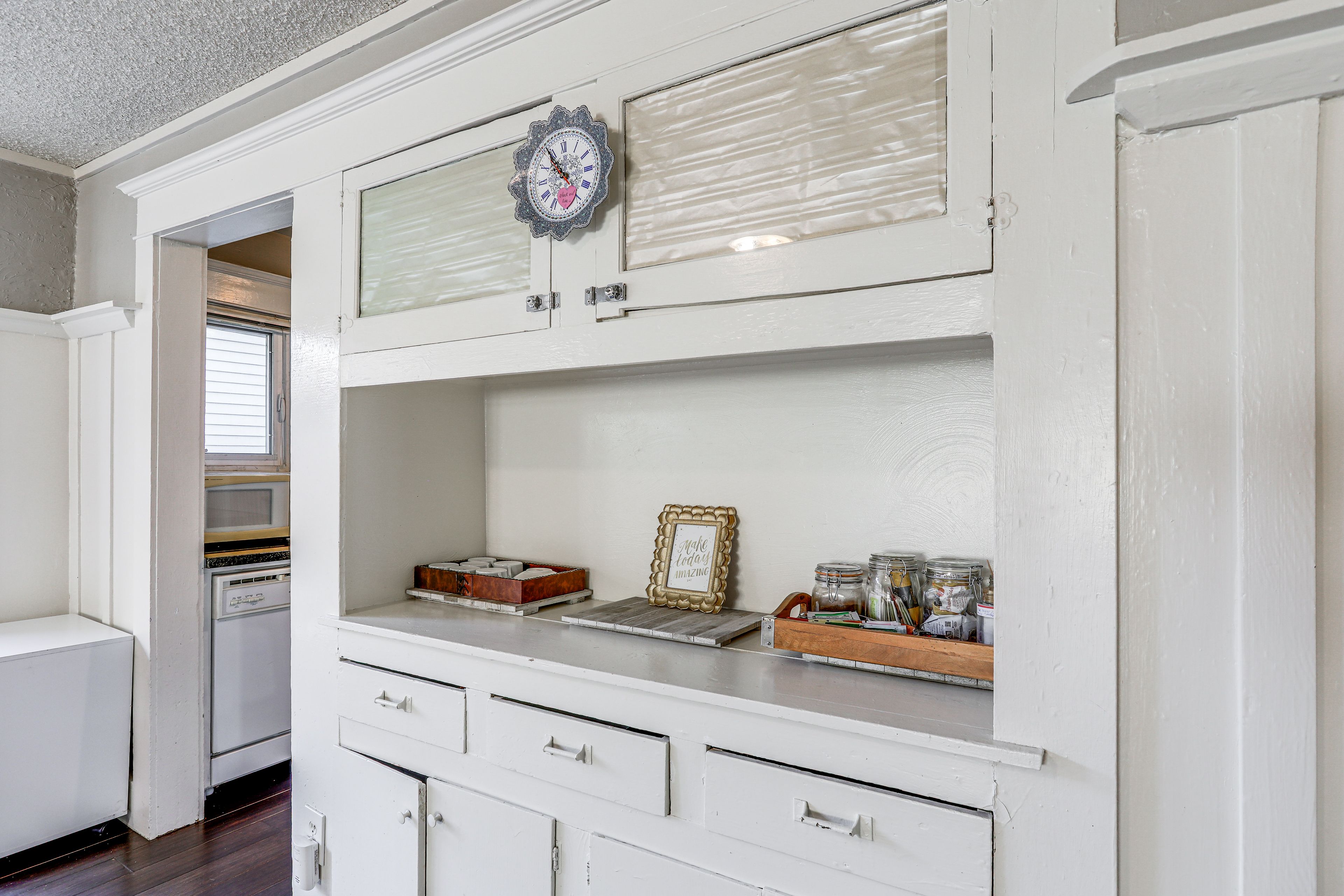 Built-In Hutch