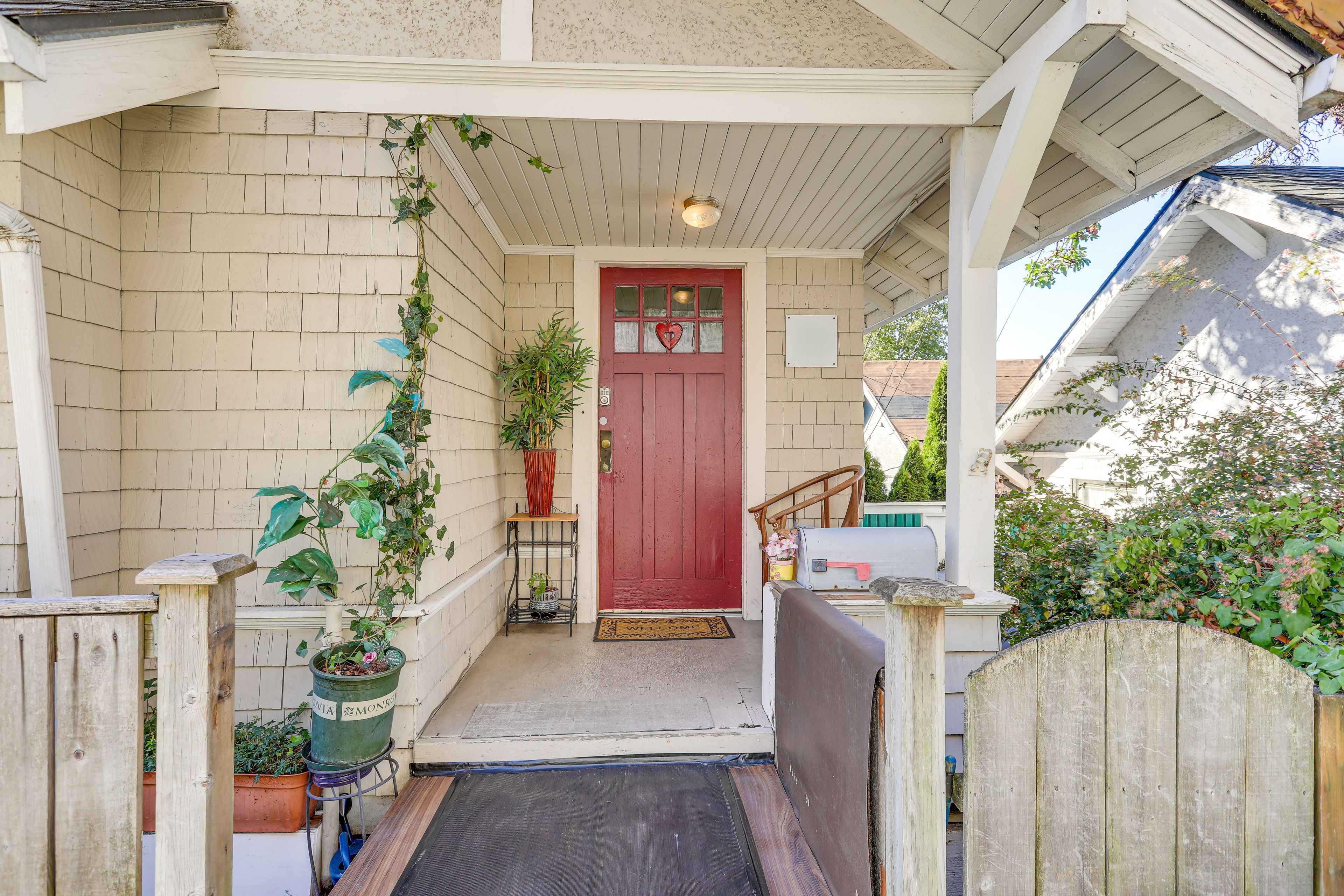 Home Exterior | Entry