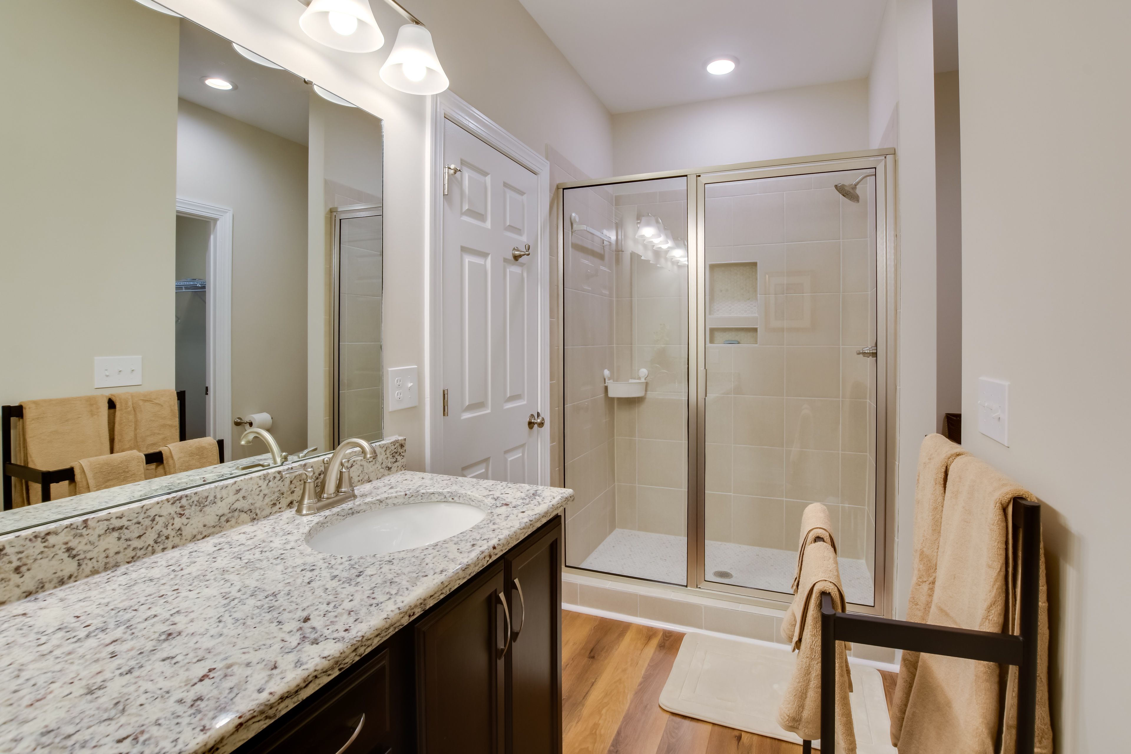 Full Bathroom | Complimentary Toiletries | 1st Floor