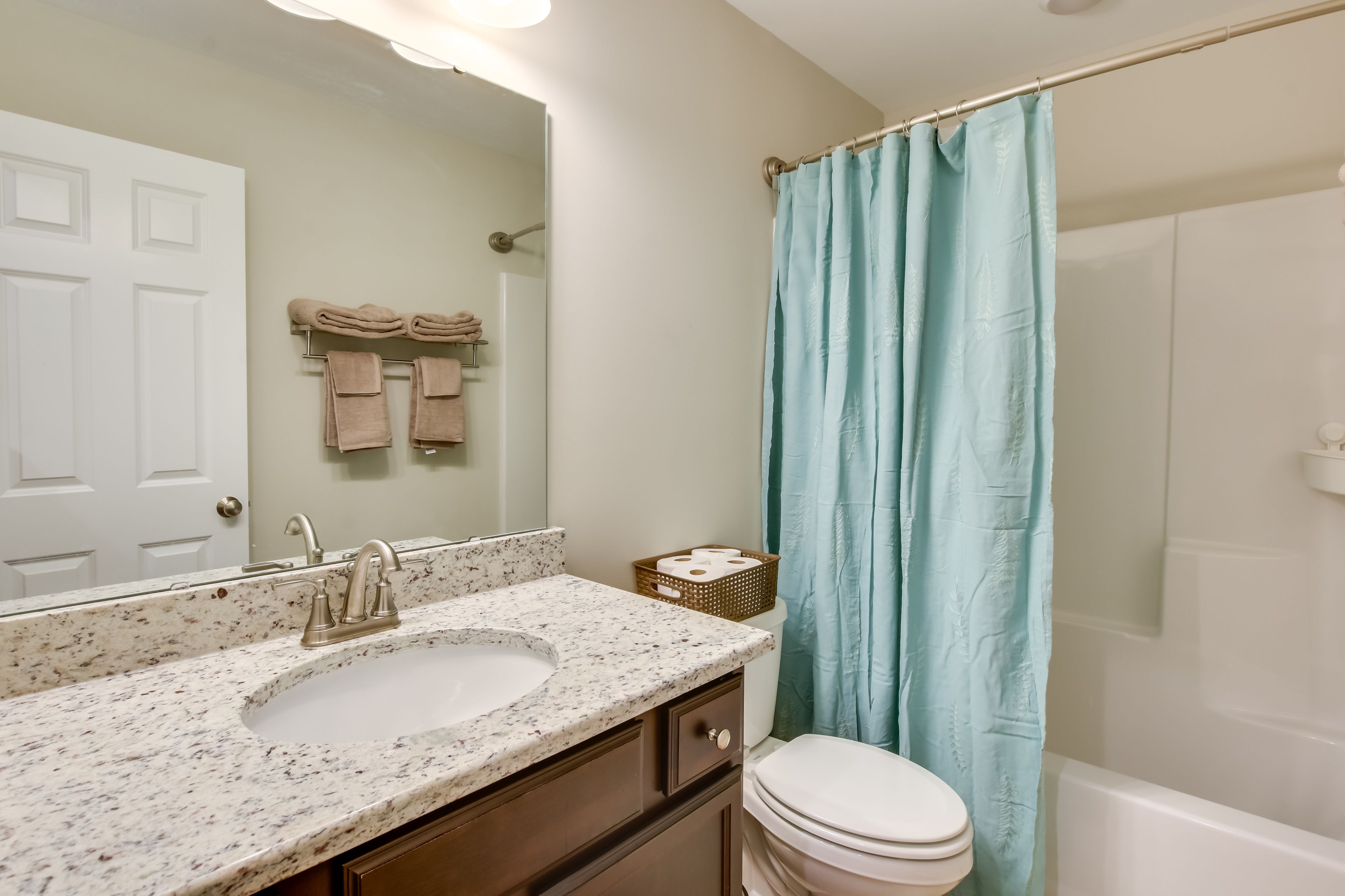 Full Bathroom | 2nd Floor