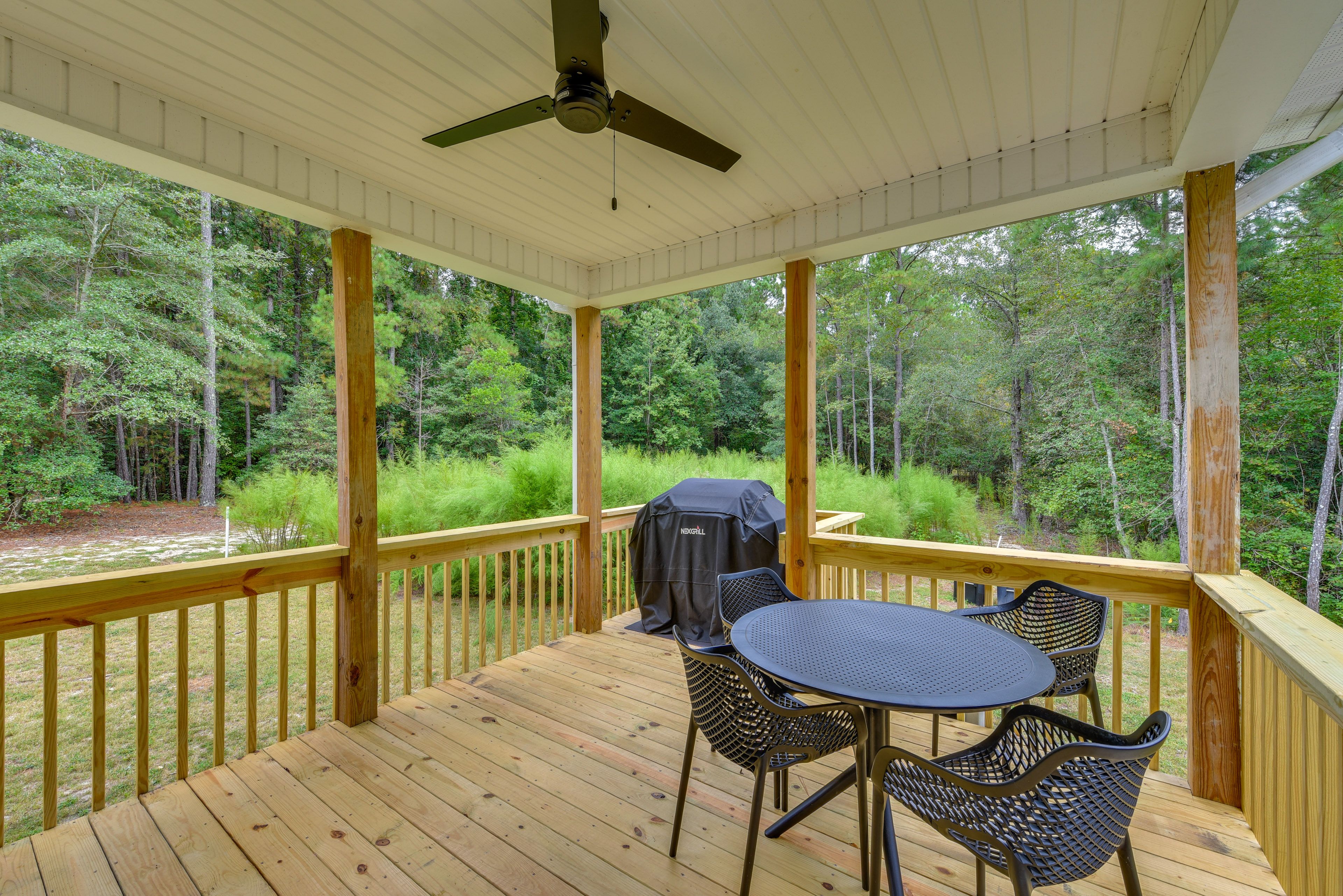 Deck | Outdoor Dining