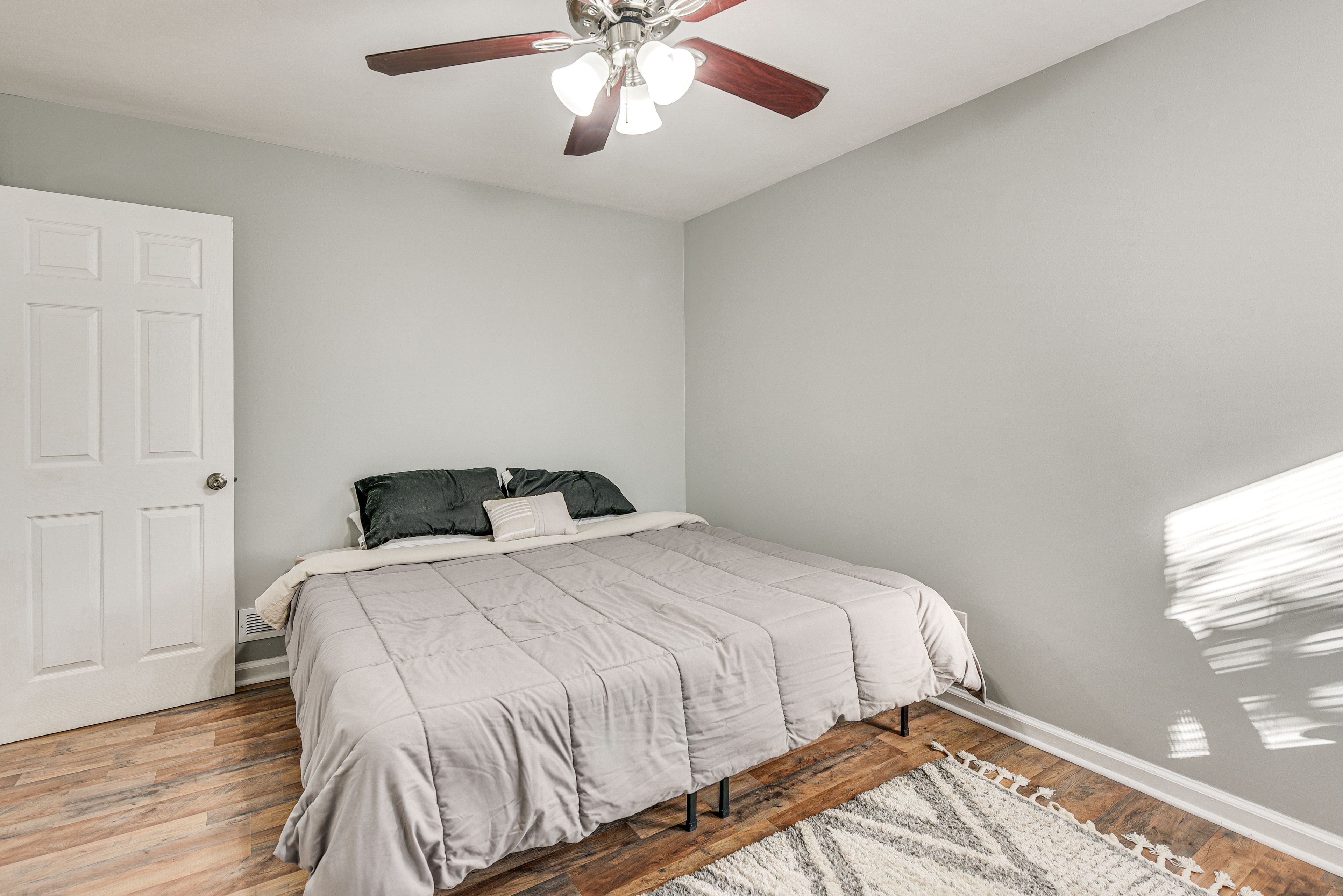 Bedroom 2 | Queen Bed