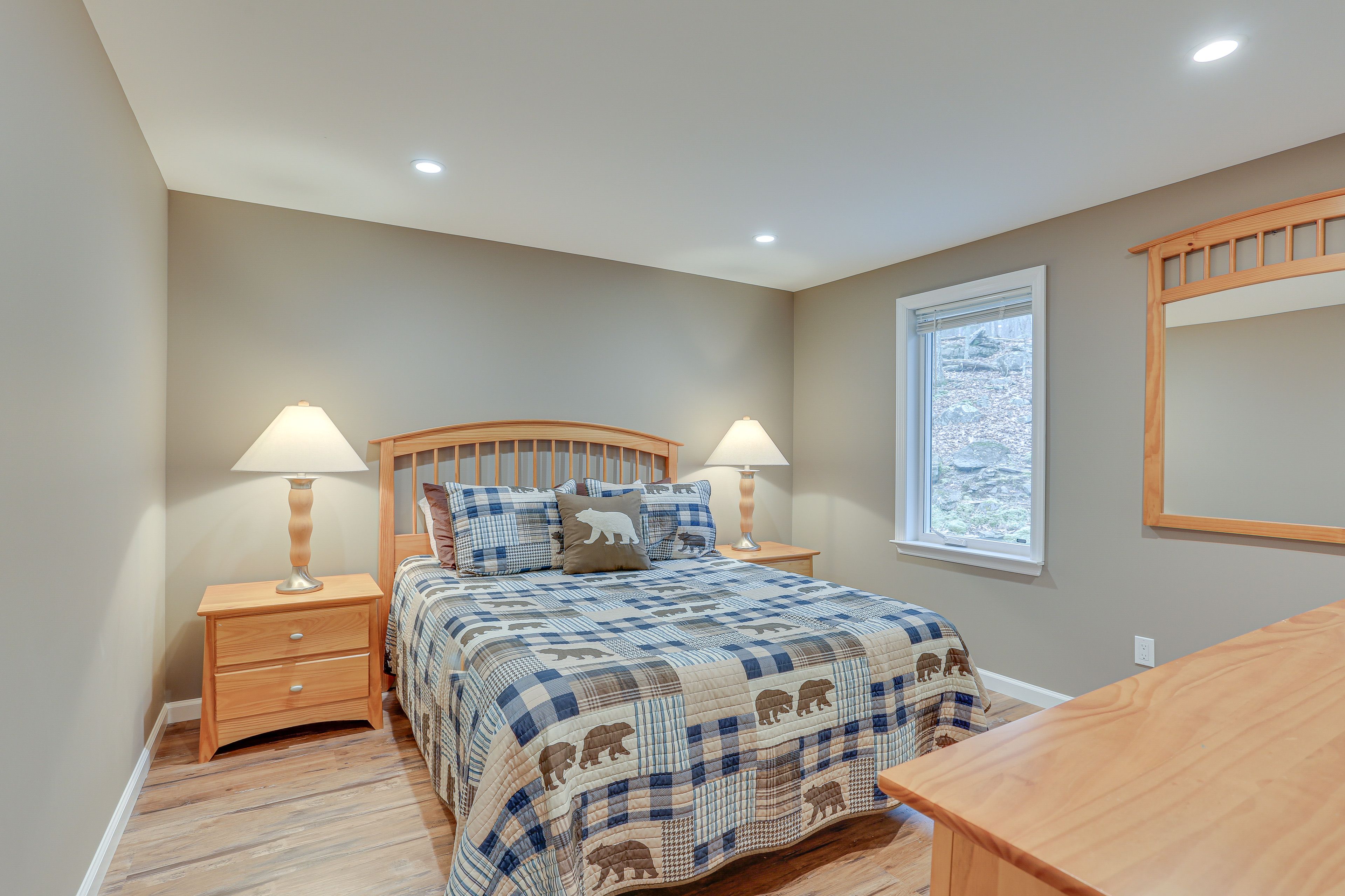 Bedroom 1 | Queen Bed | Smart TV