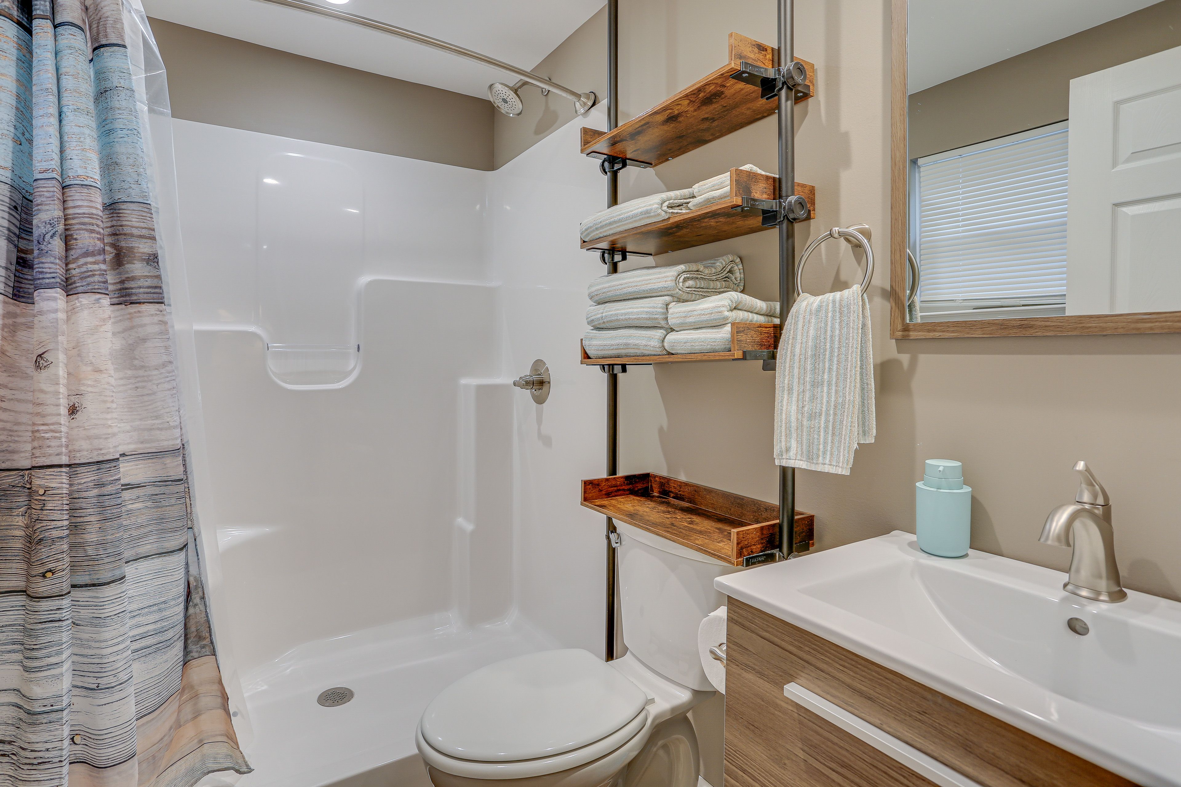Full Bathroom | Complimentary Toiletries